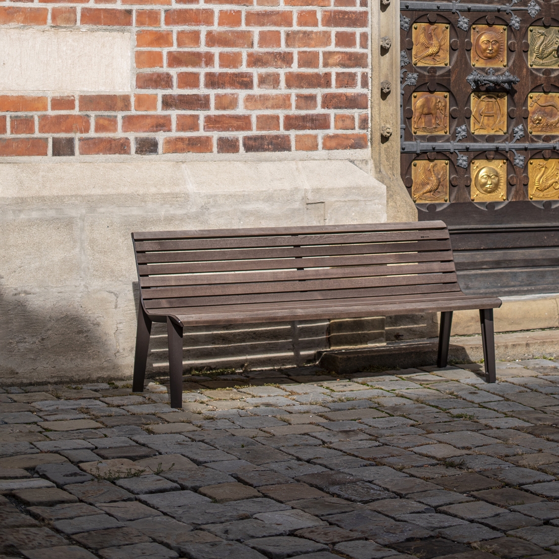 Display product emau | park bench with backrest from manufacturer mmcité