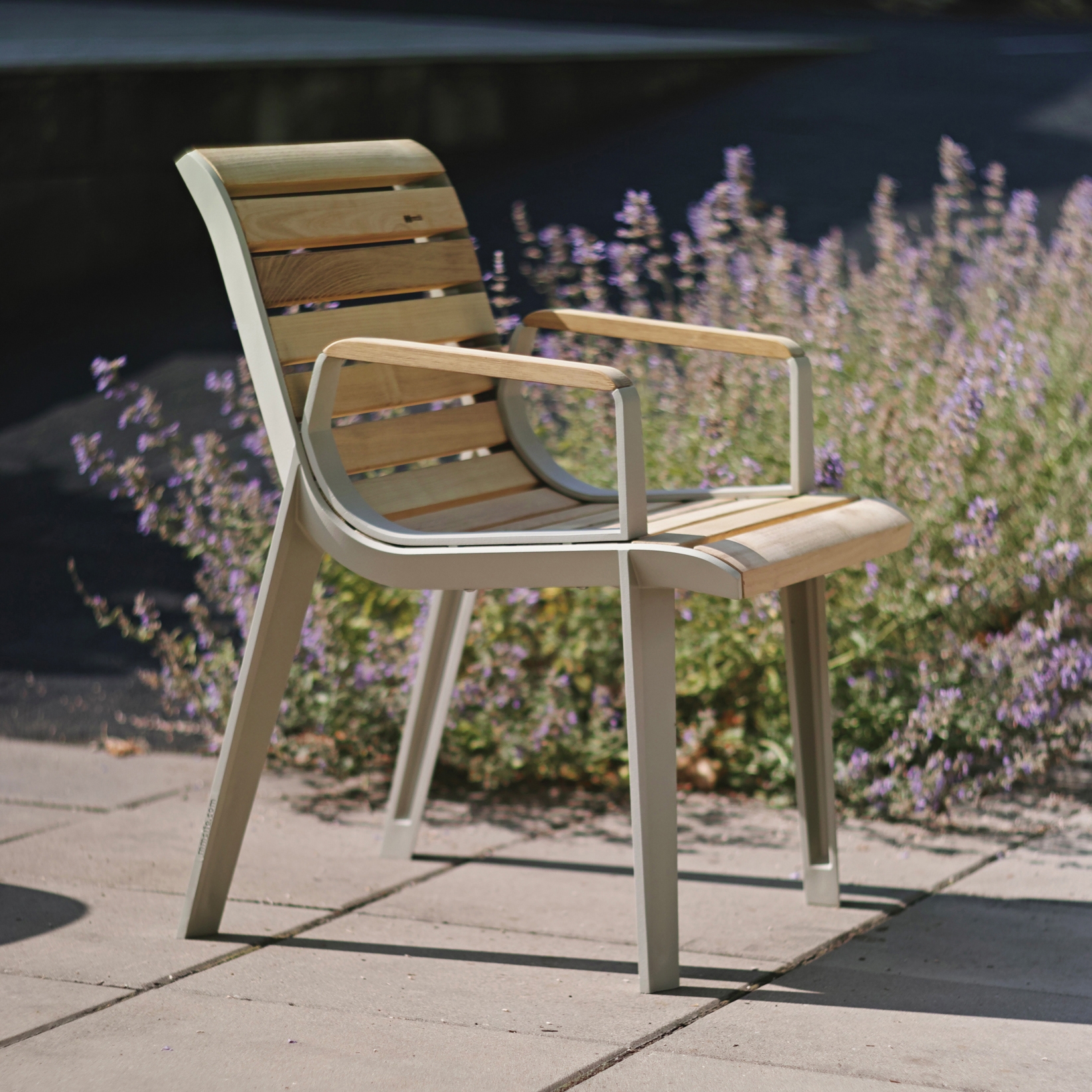 Display product emau solo | park bench with backrest from manufacturer mmcité