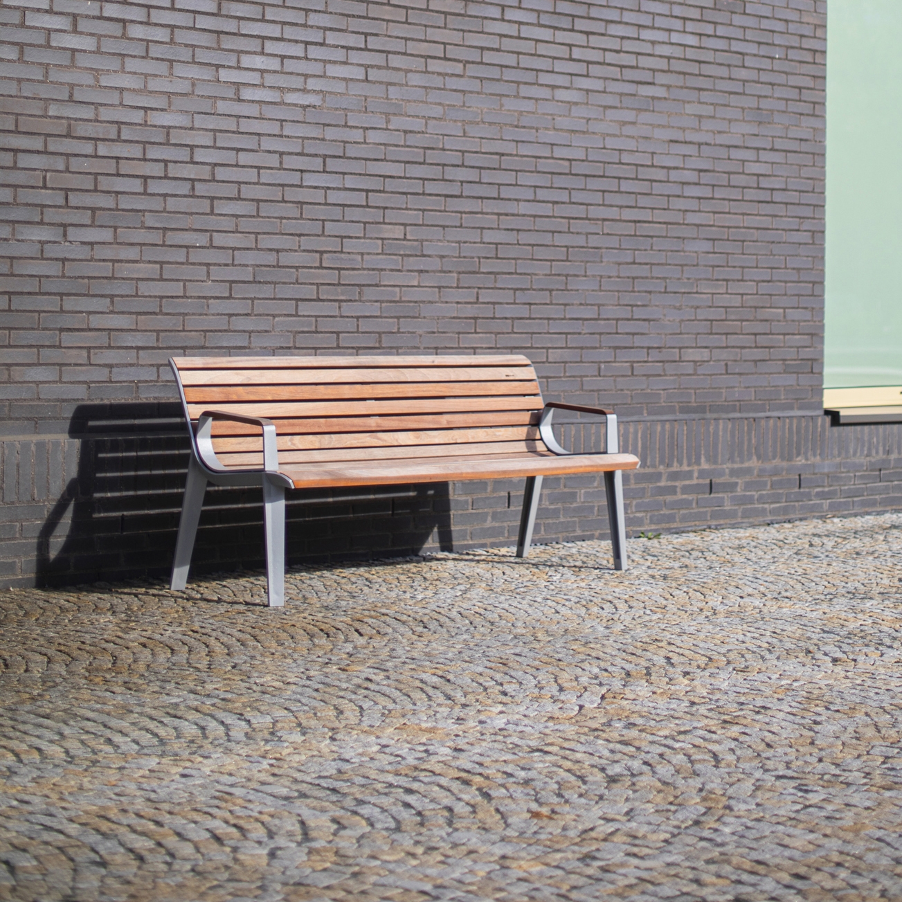 Display product emau | park bench with backrest and armrest from manufacturer mmcité