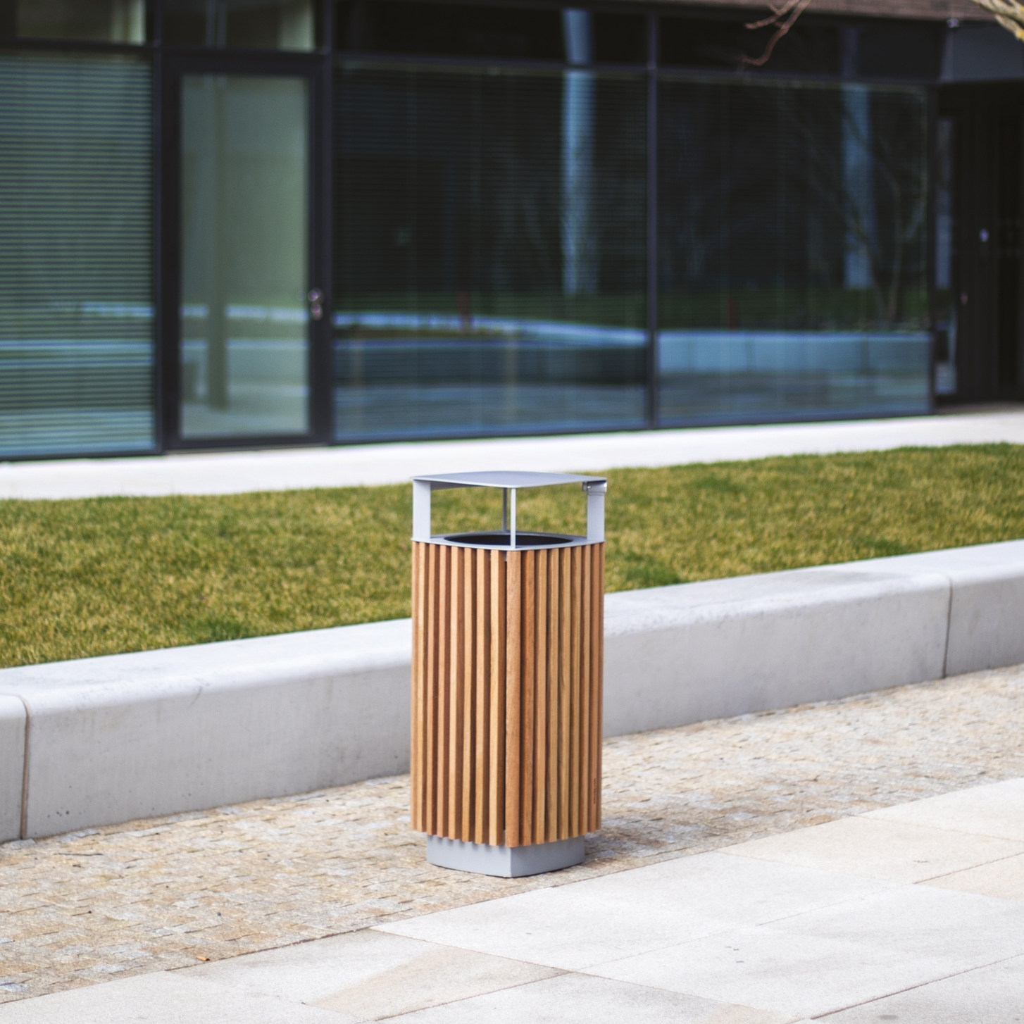 quinbin | litter bin with rain cover