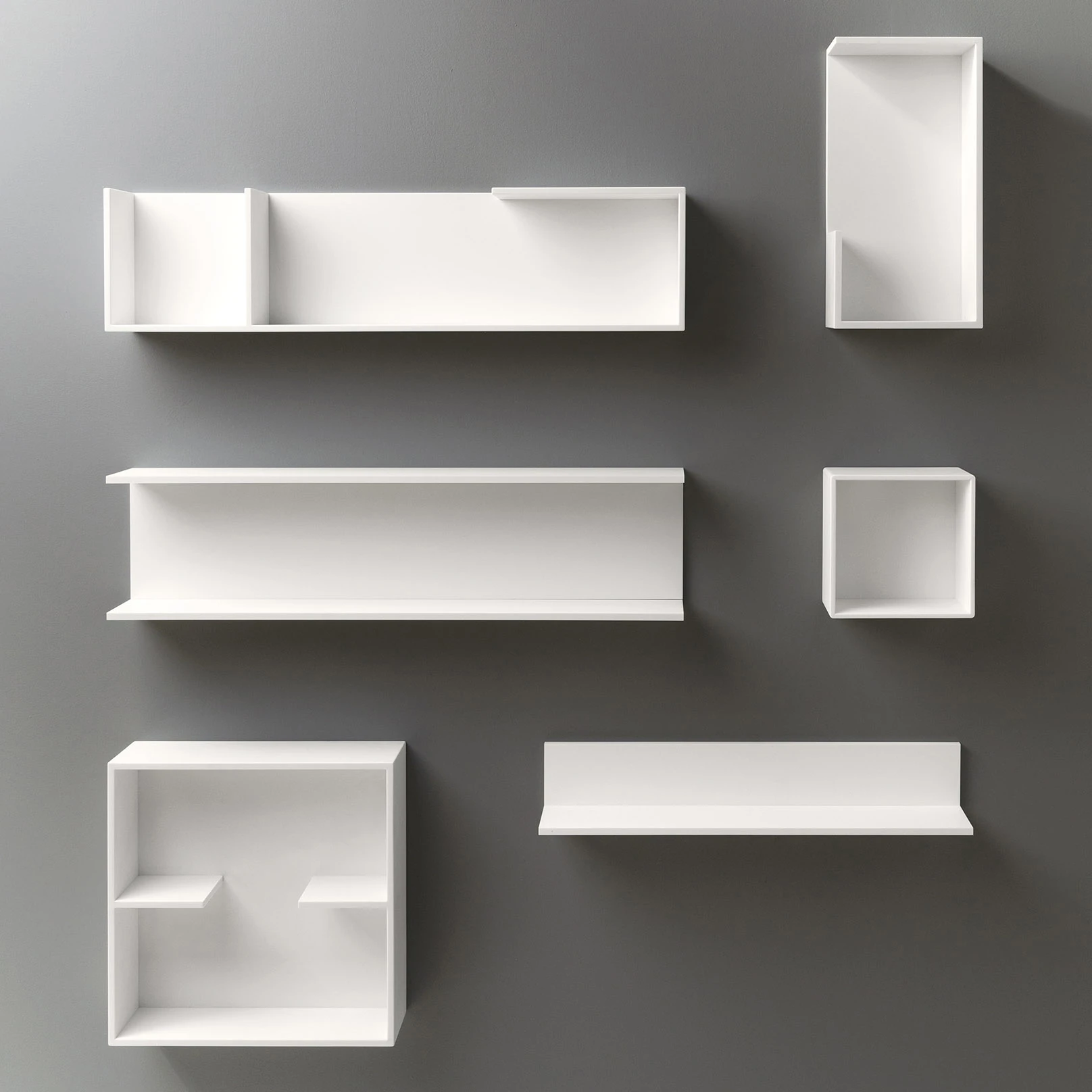 Schubladen und Hängeschraänke aus Corian