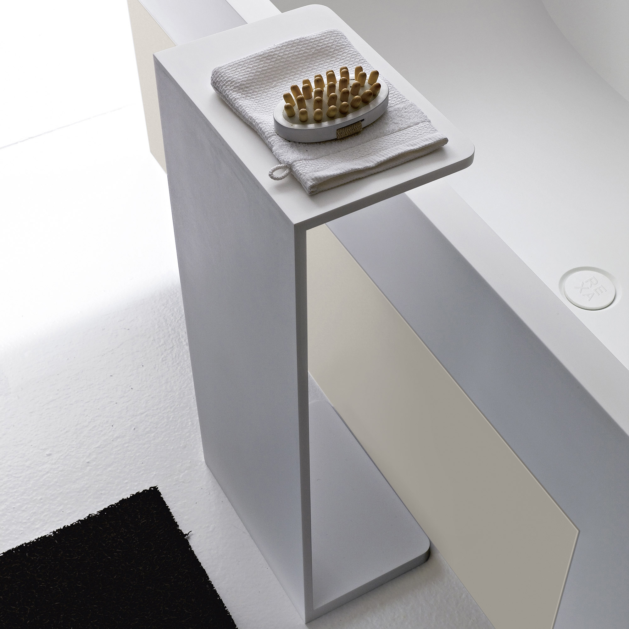 Display product Universal bathtub shelf from manufacturer Rexa Design