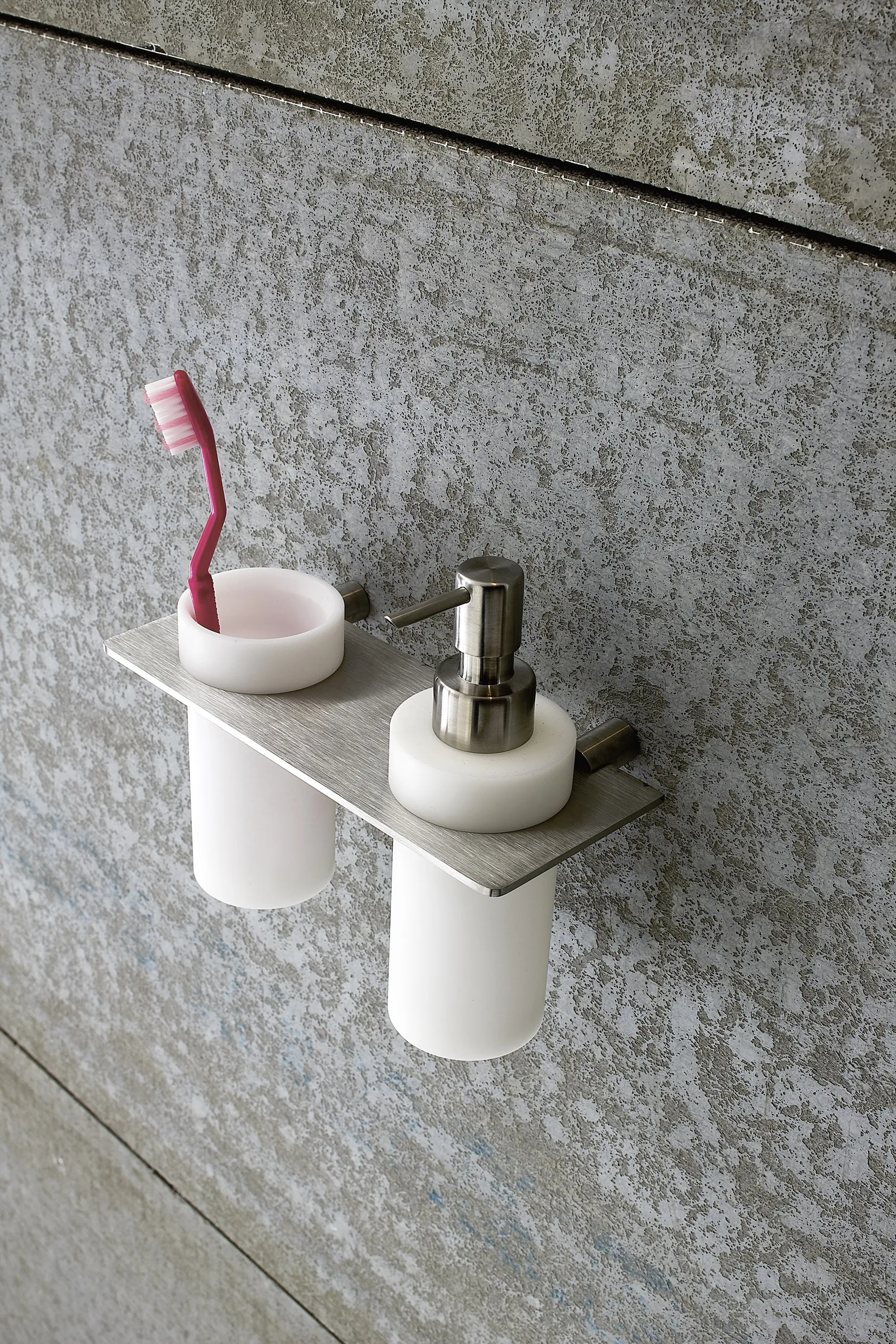 Rexa Design - Shelf with glass and dispenser