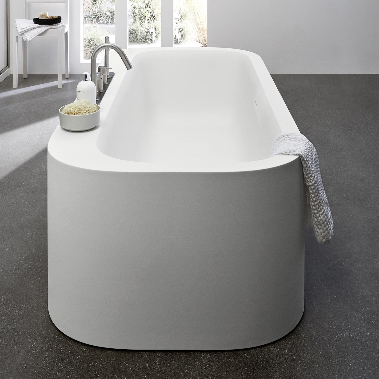 Display product R1 oval bathtub from manufacturer Rexa Design