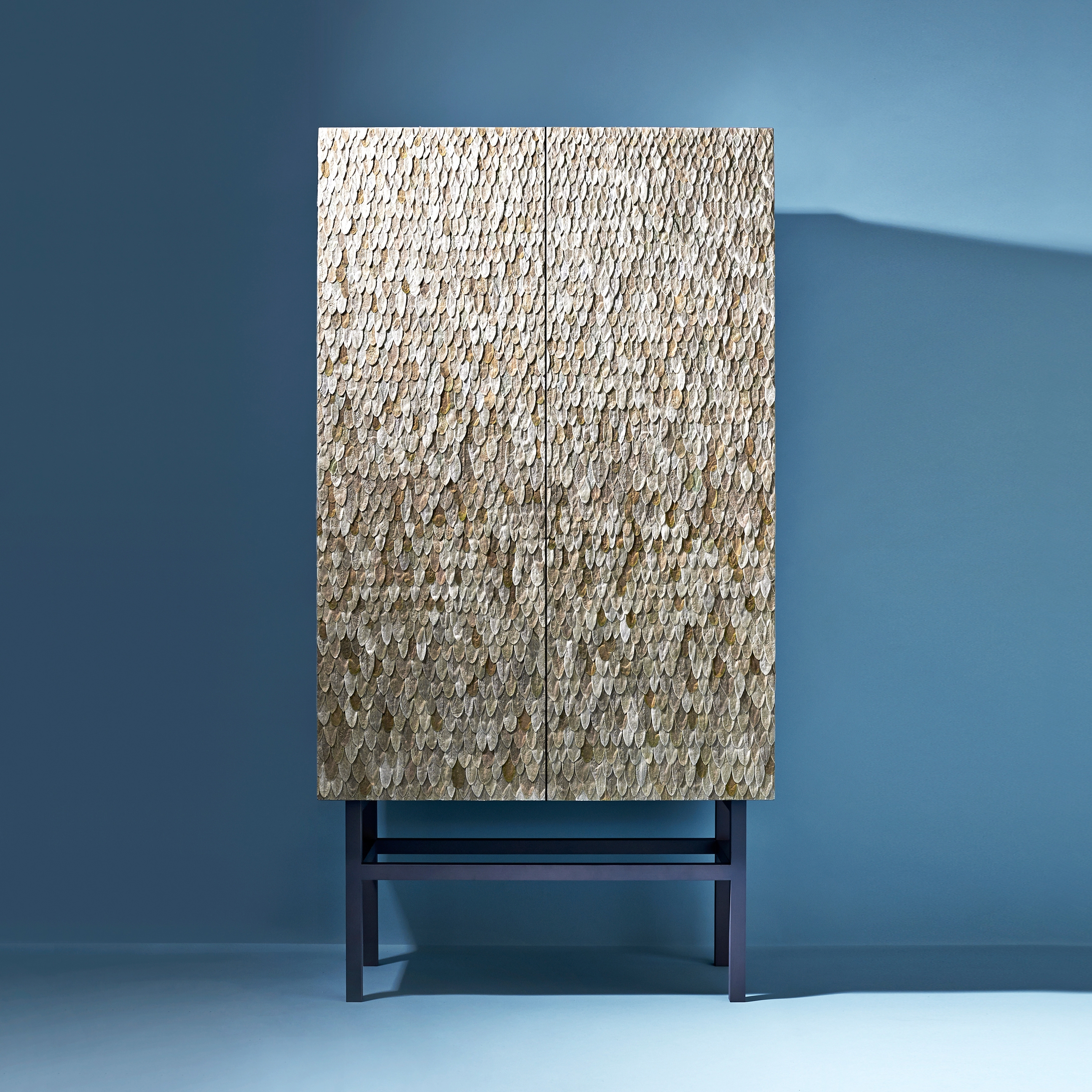Mostra il prodotto Silver Cabinet del produttore Fehling & Peiz & Kraud