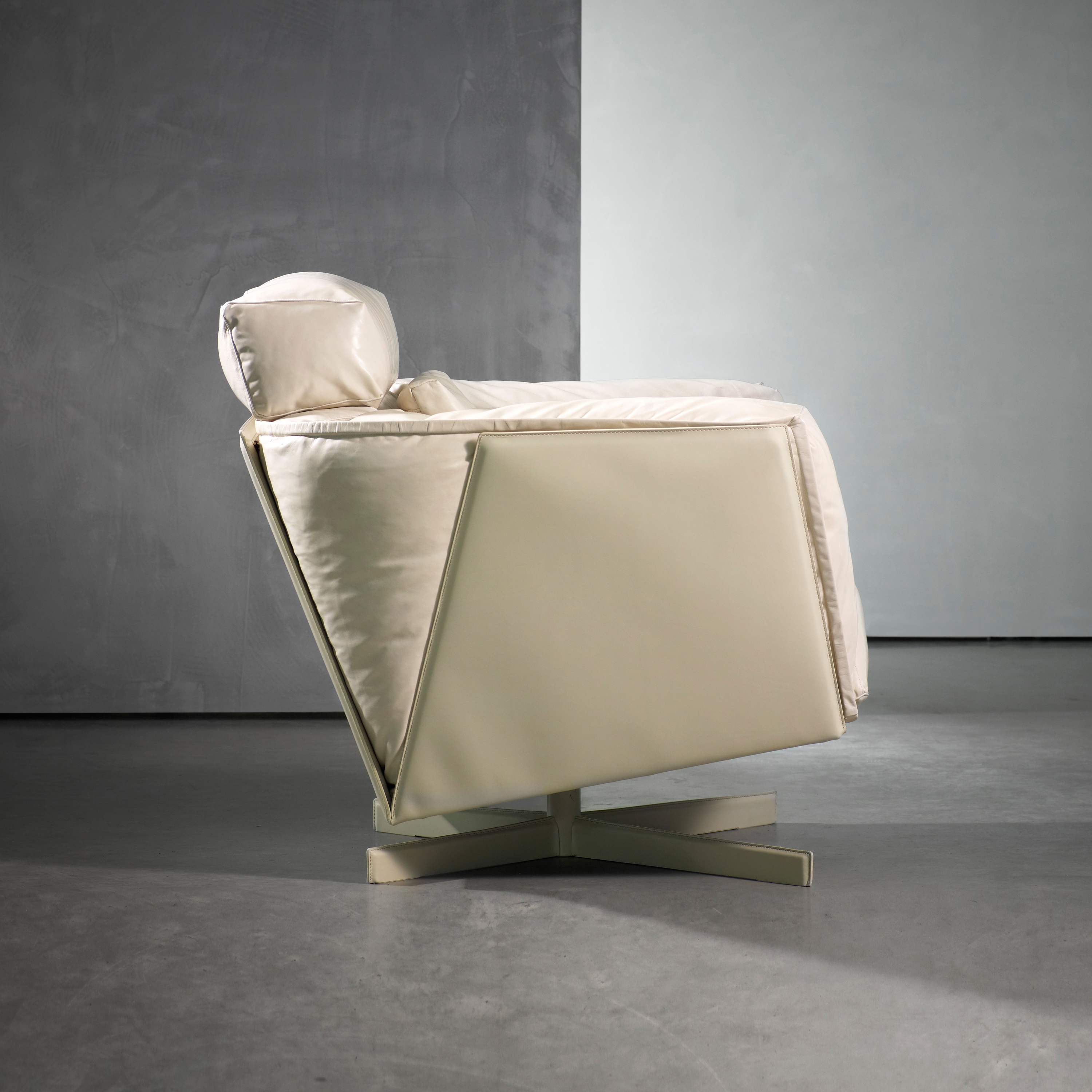 Mostra il prodotto HEIT Swivel Chair del produttore Piet Boon
