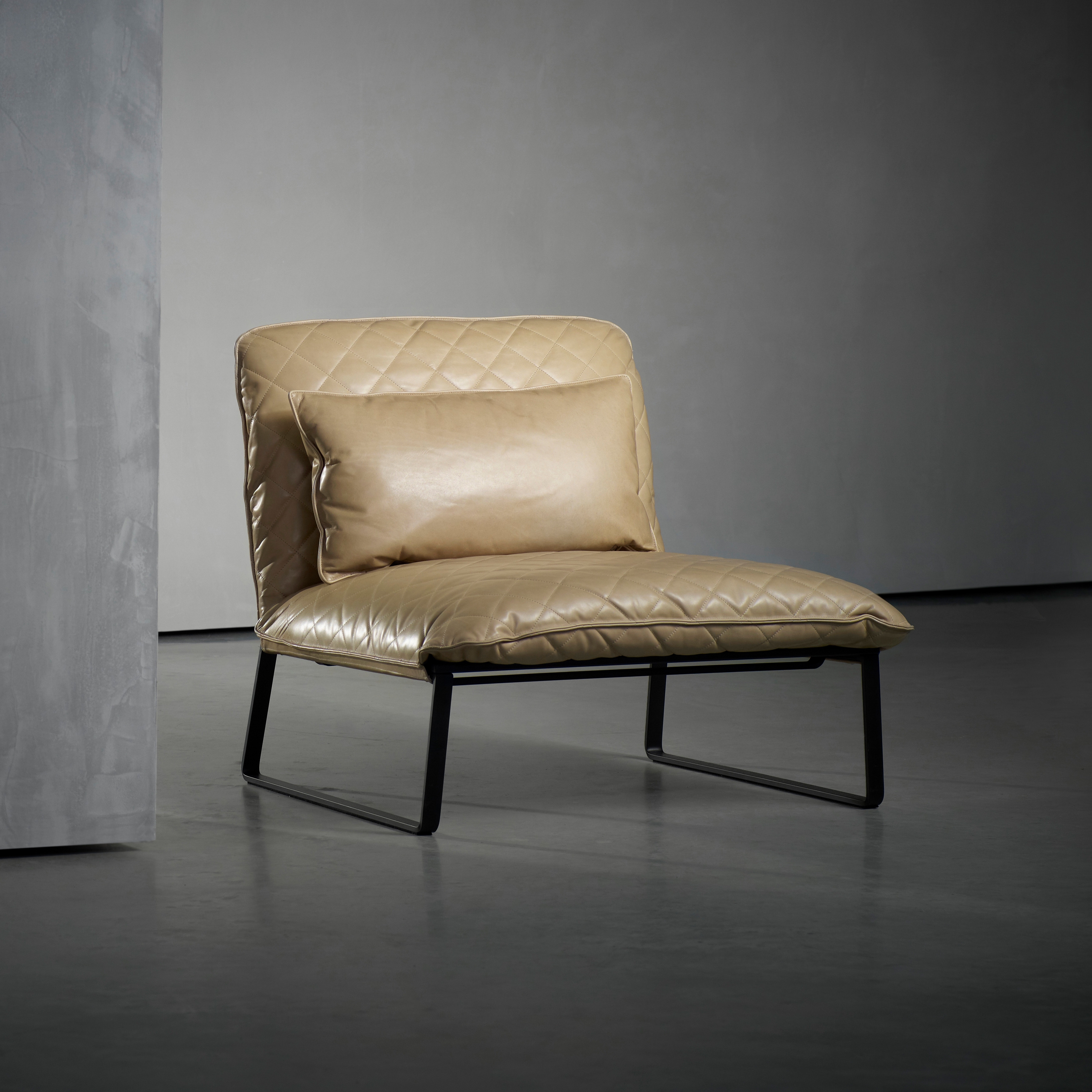 Display product KEKKE Armchair from manufacturer Piet Boon