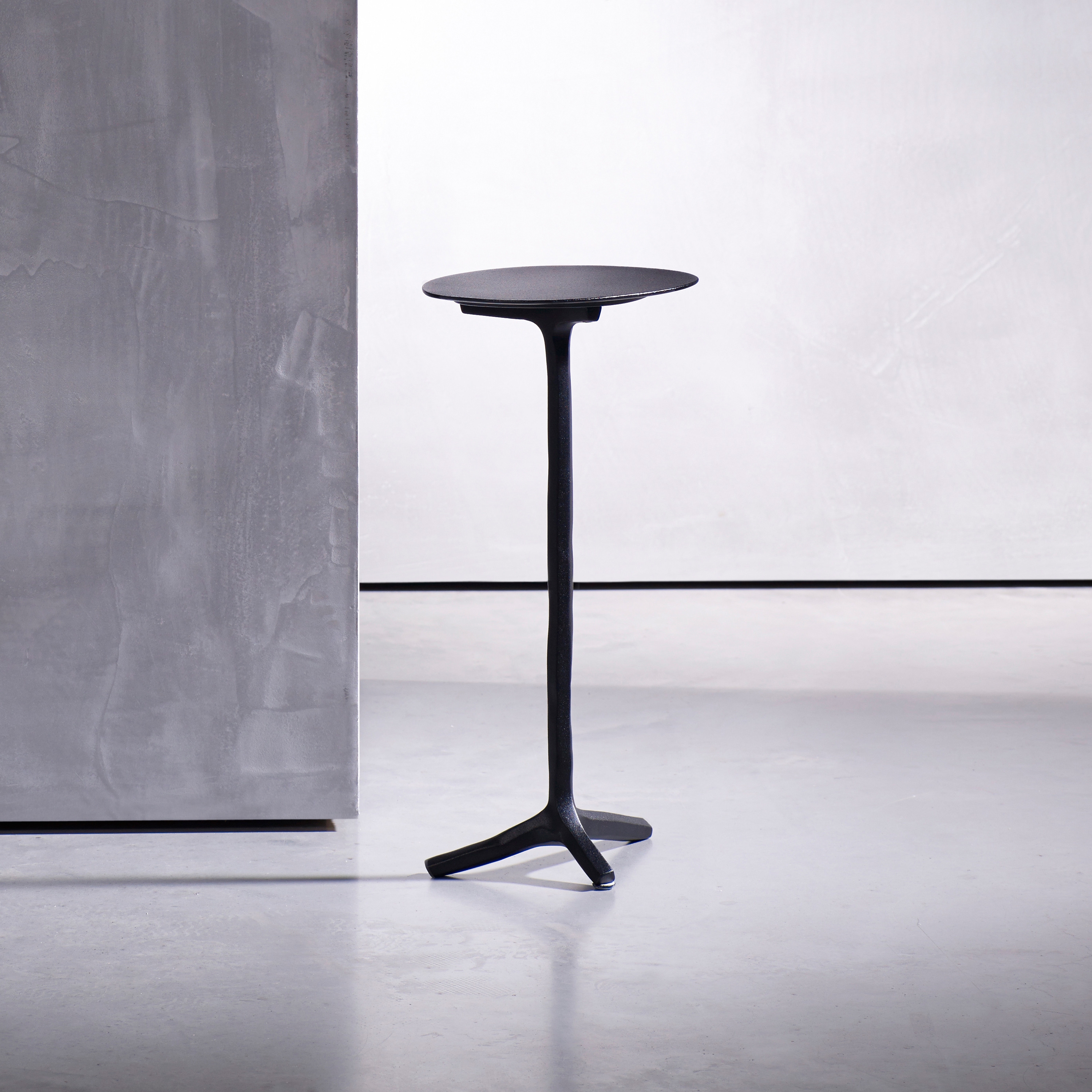 Mostra il prodotto KLINK Side Table del produttore Piet Boon