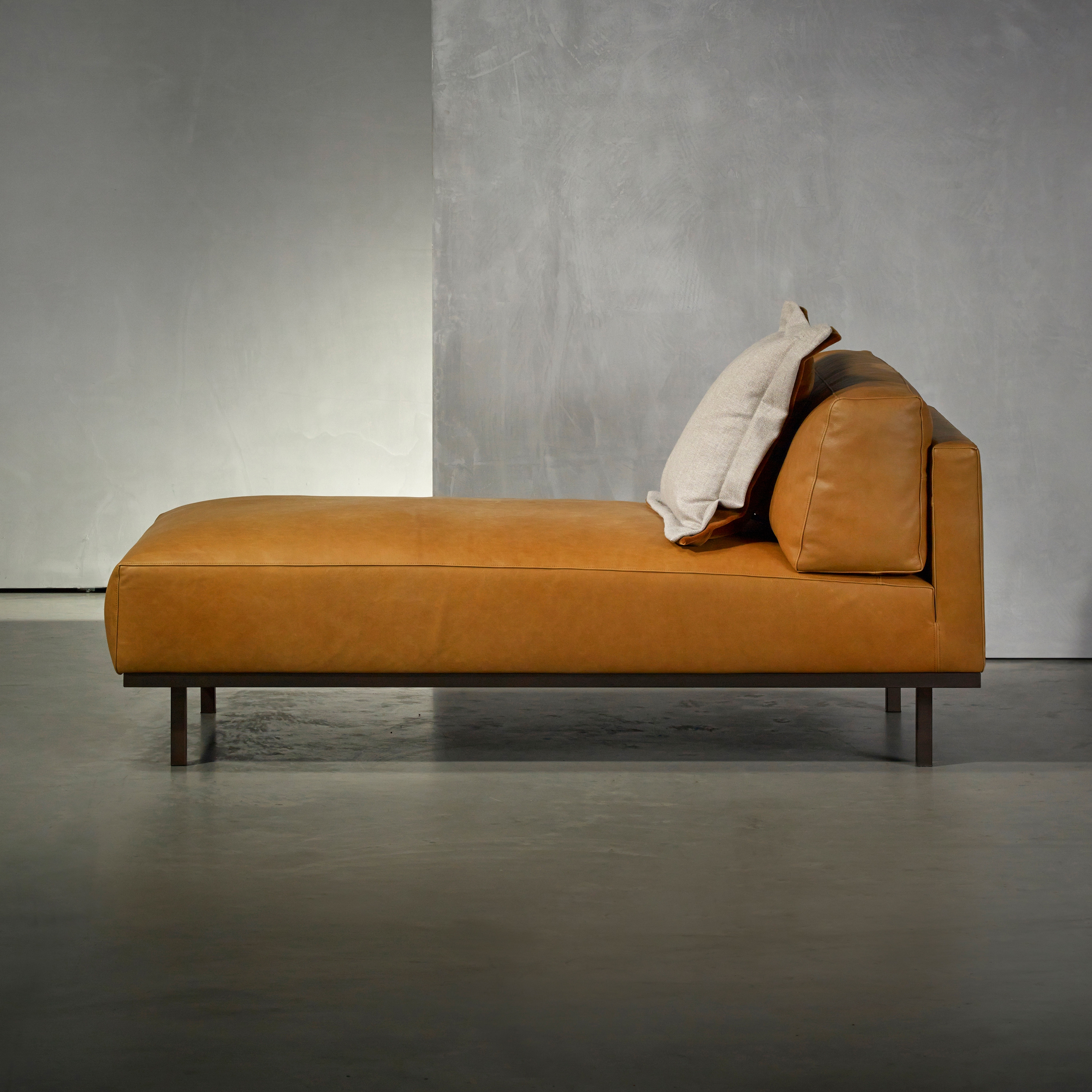 Display product DON Longchair from manufacturer Piet Boon