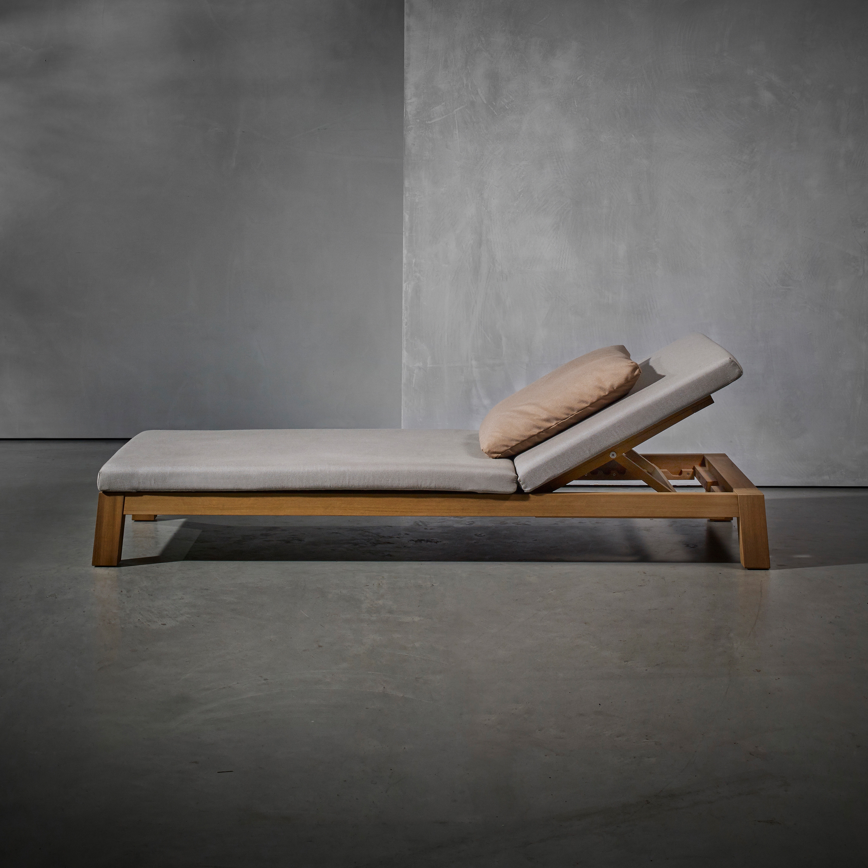Display product GIJS Sunlounger from manufacturer Piet Boon