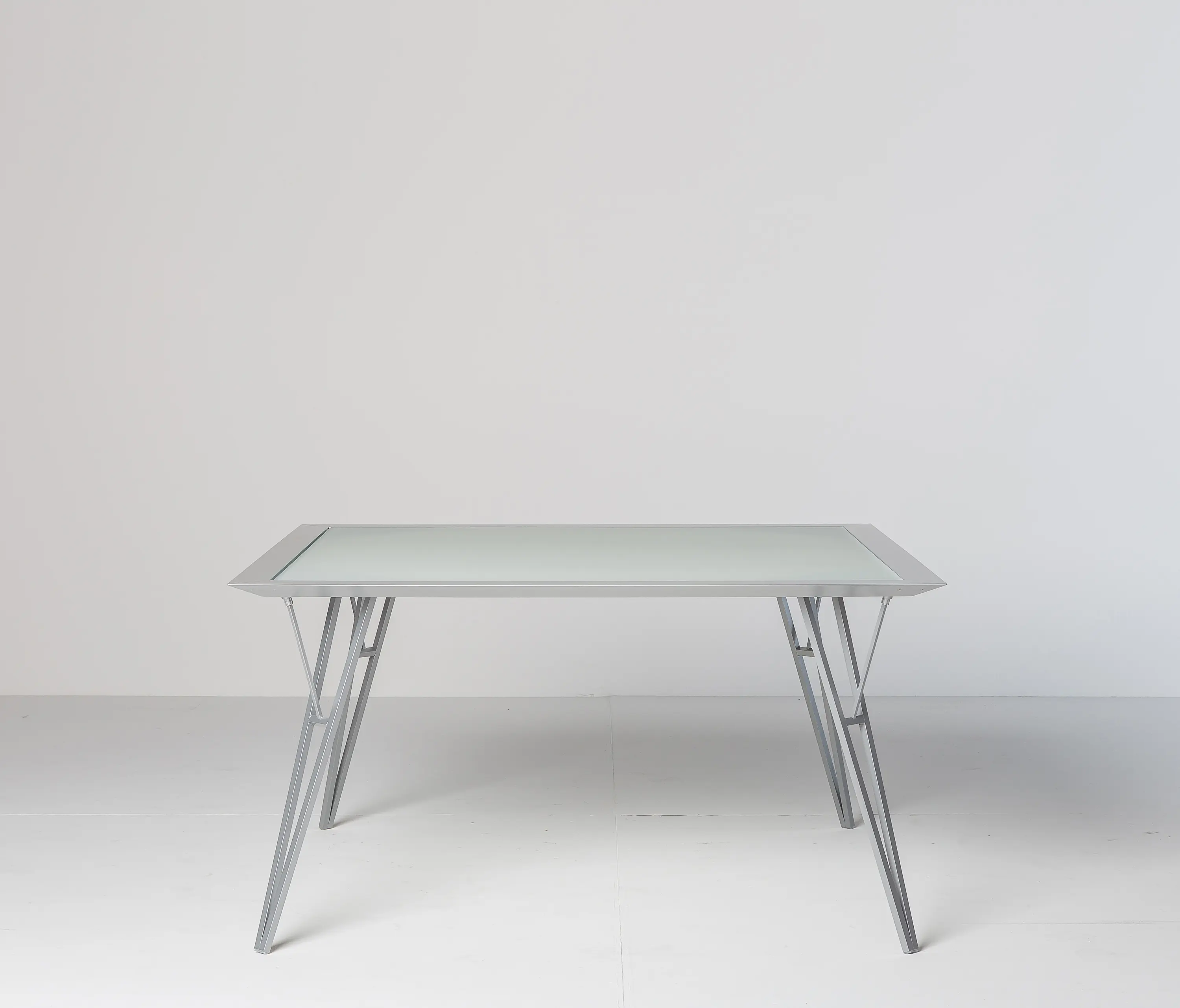 Skitsch by Hub Design - Eiffel-Y | square table