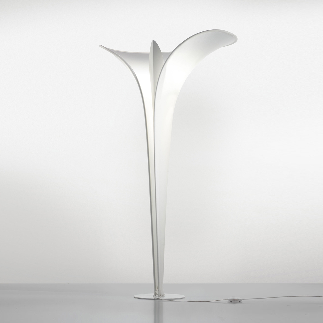 Afficher le produit Arum Luminaire sur pied du fabricant LUCENTE