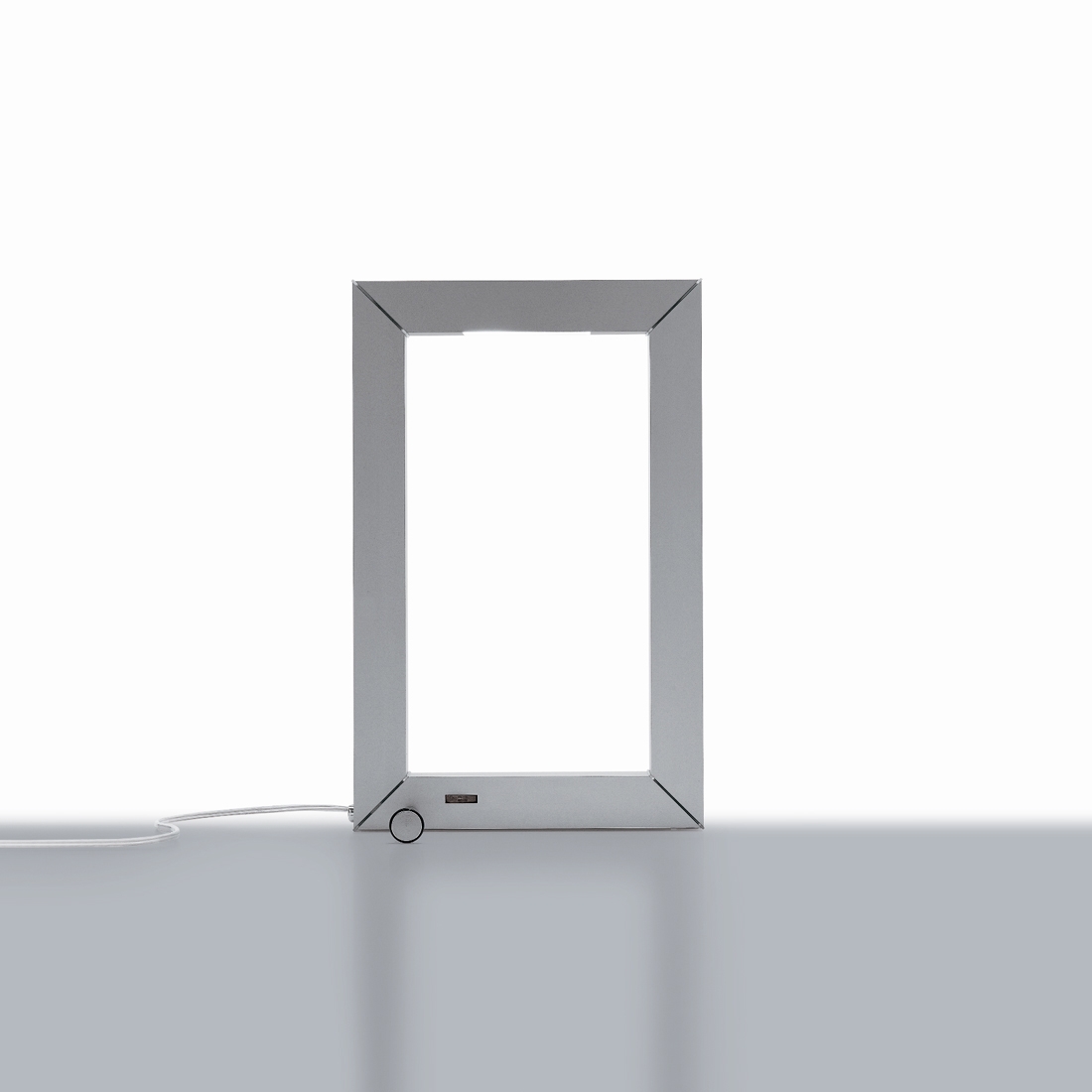 Display product Max H Table lamp from manufacturer LUCENTE