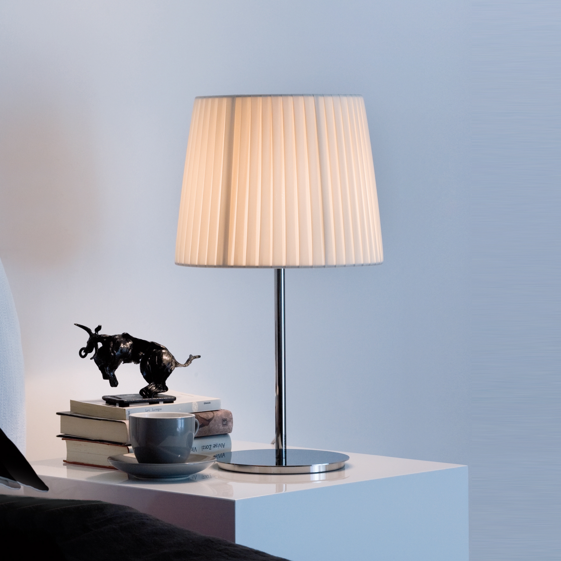 Display product Nura Table lamp from manufacturer LUCENTE