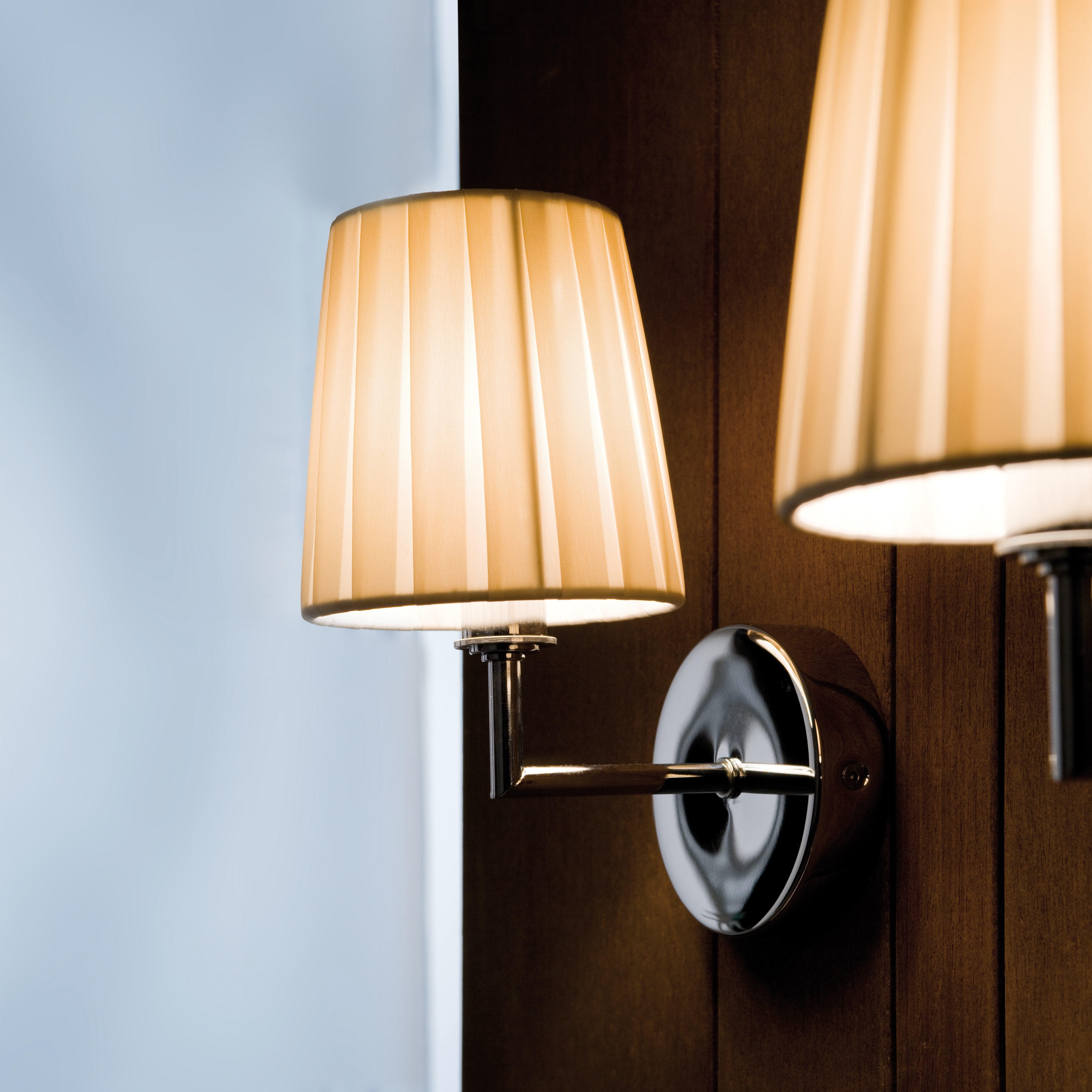 Display product Nura Wall light from manufacturer LUCENTE
