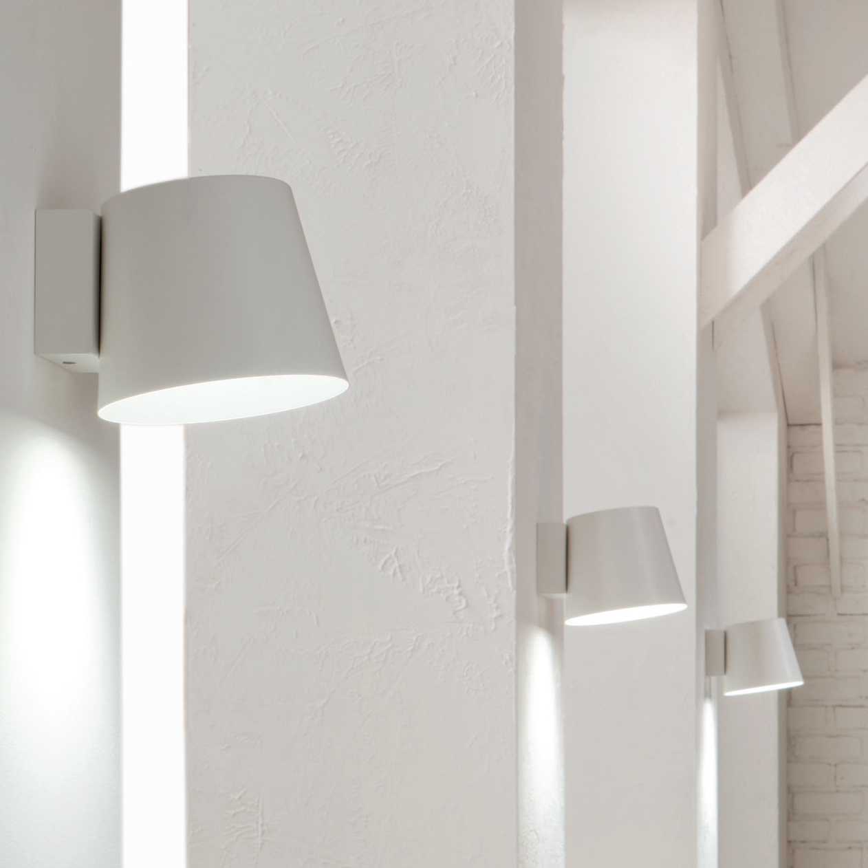 Amak Wall light