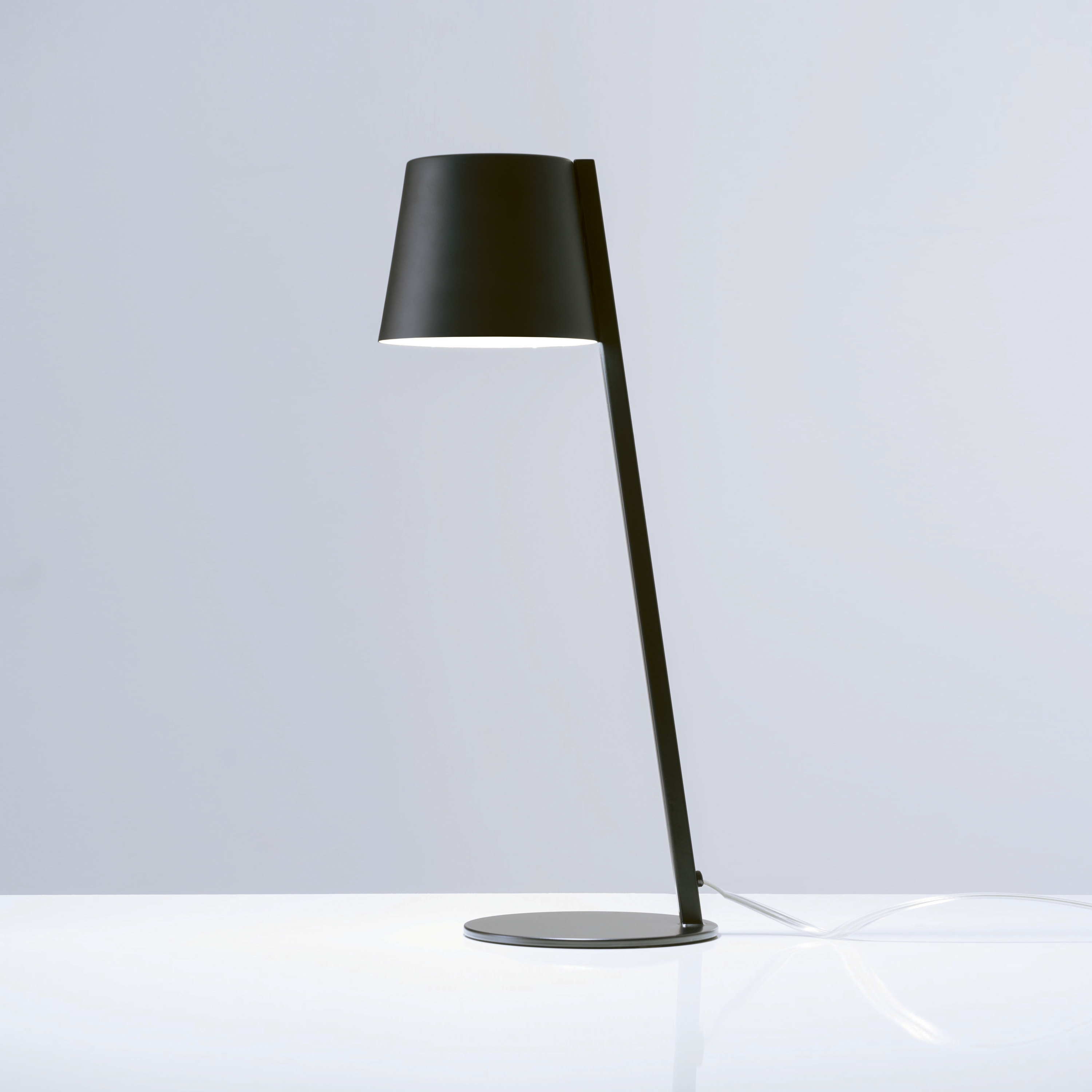 Afficher le produit Amak Luminaire de table du fabricant LUCENTE