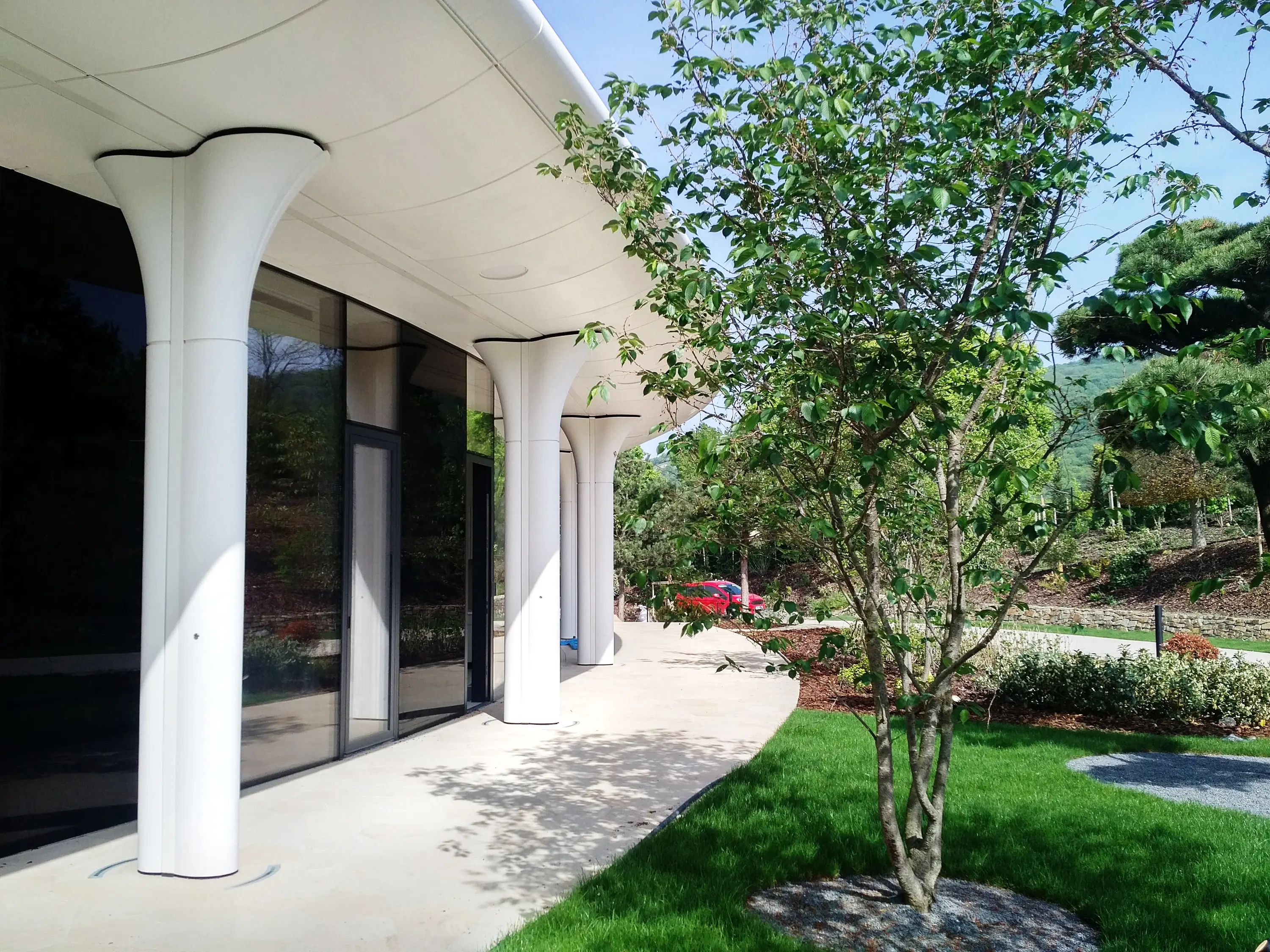 AMOS DESIGN - Shaped building cladding