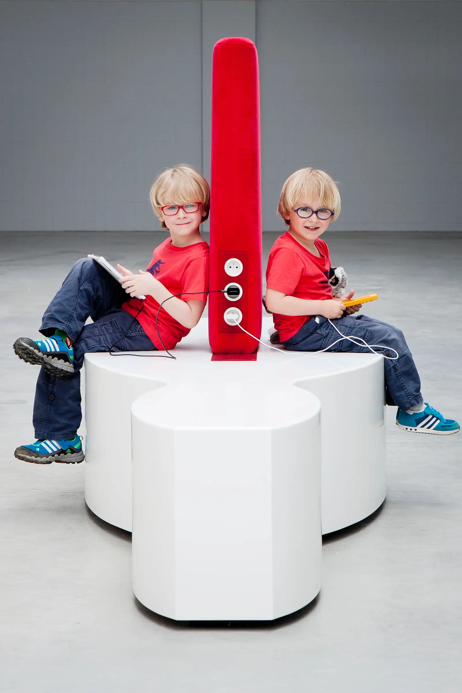 AMOS DESIGN - Dock it