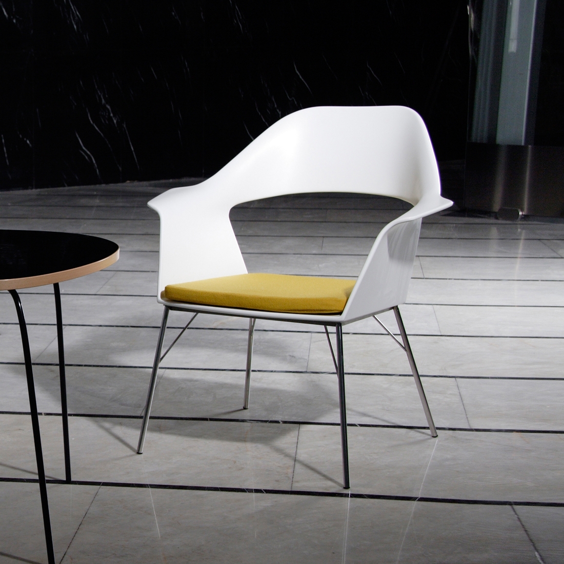 Vertoon produk Brno armchair van vervaardiger AMOS DESIGN