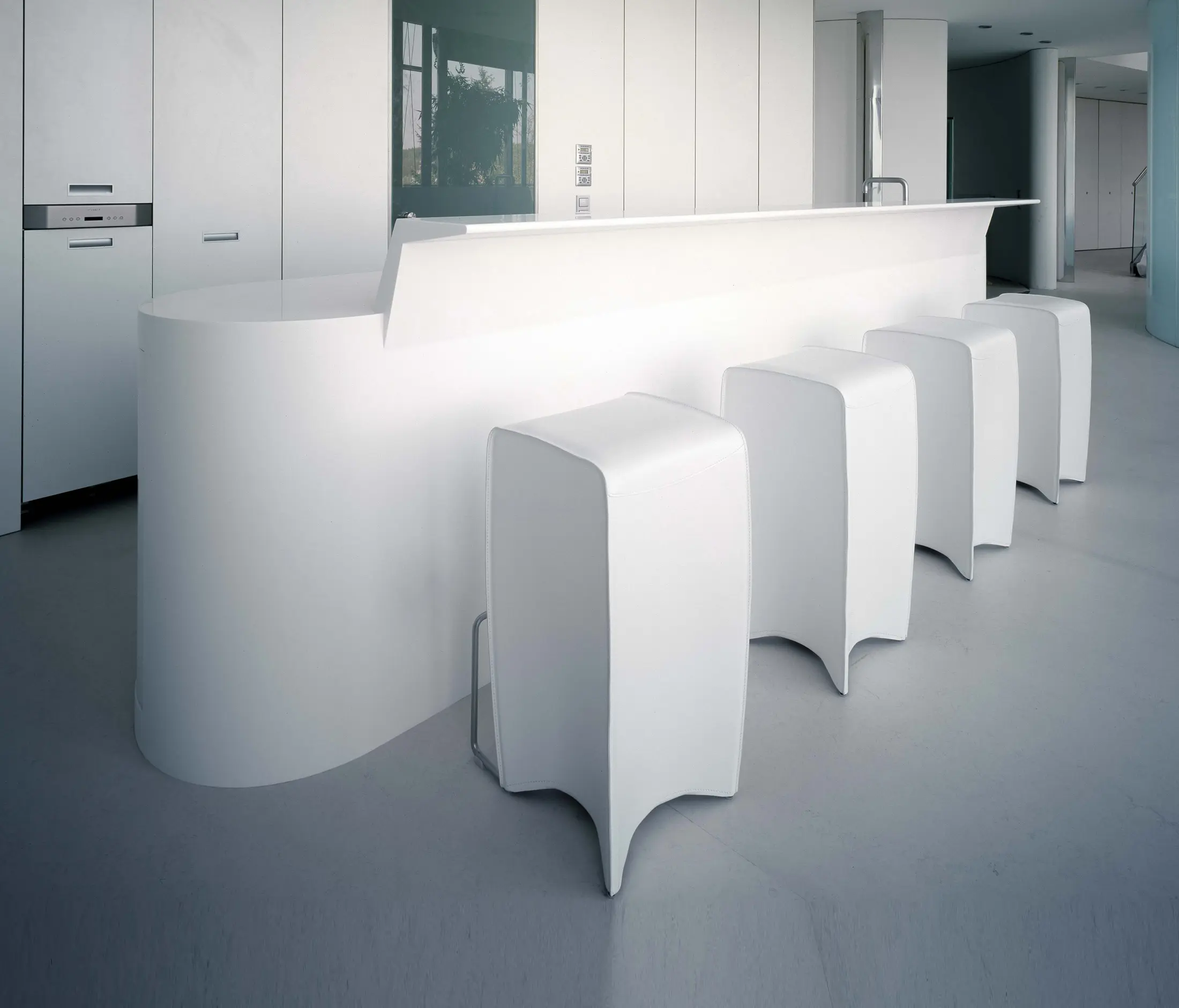AMOS DESIGN - Whiteline kitchen
