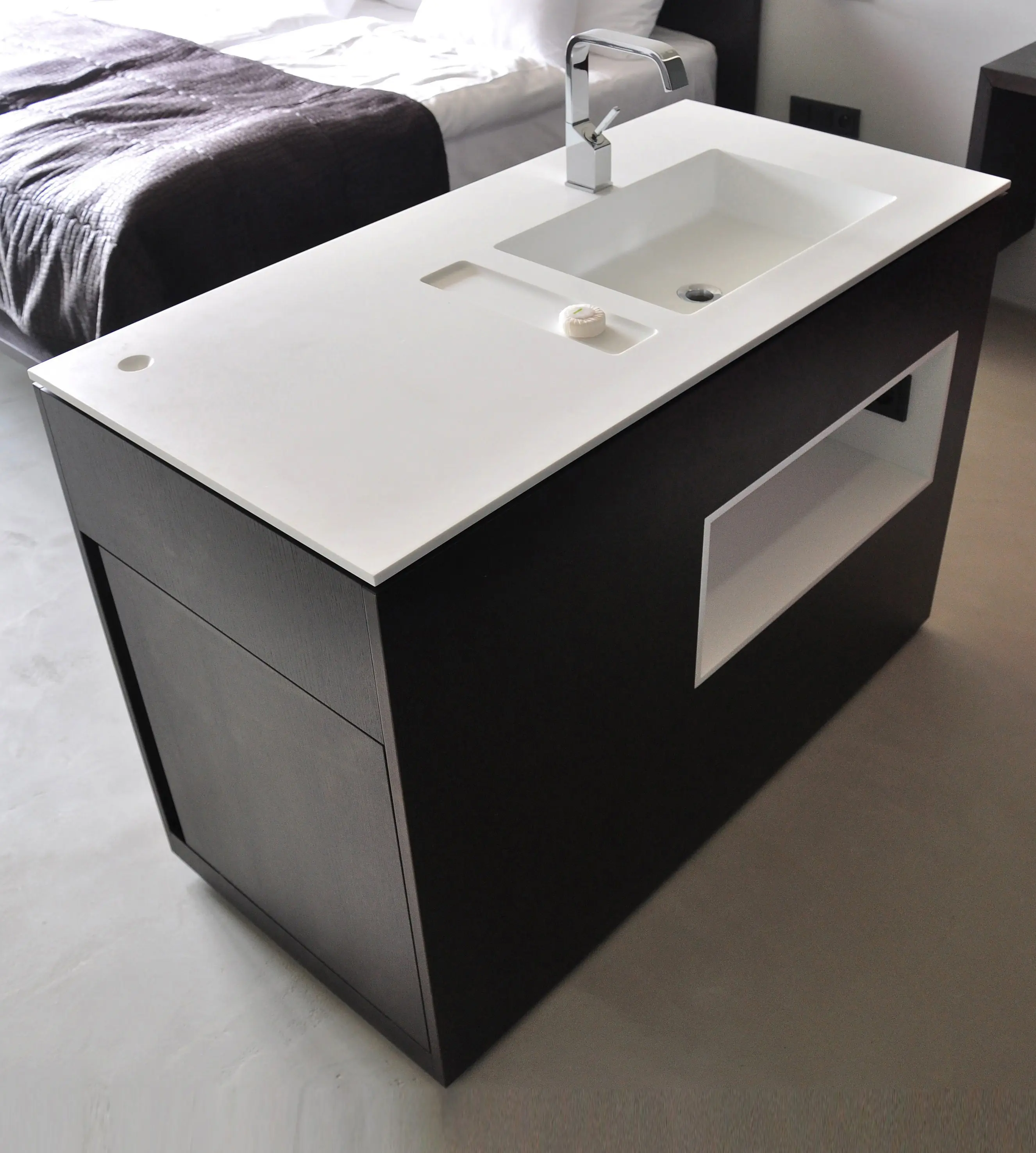 AMOS DESIGN - Basin Island
