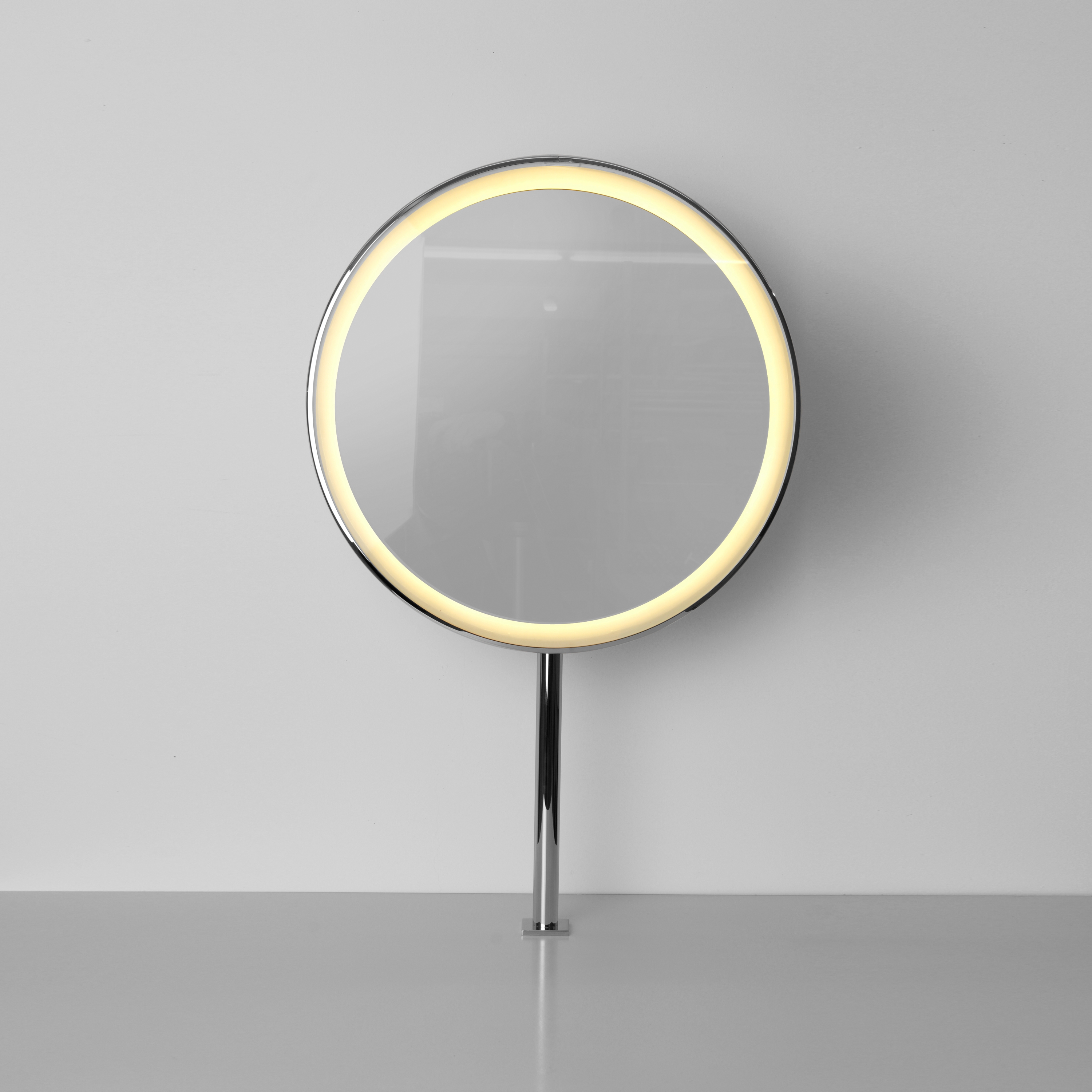 Vertoon produk Discus LED Mirror lamp van vervaardiger Betec