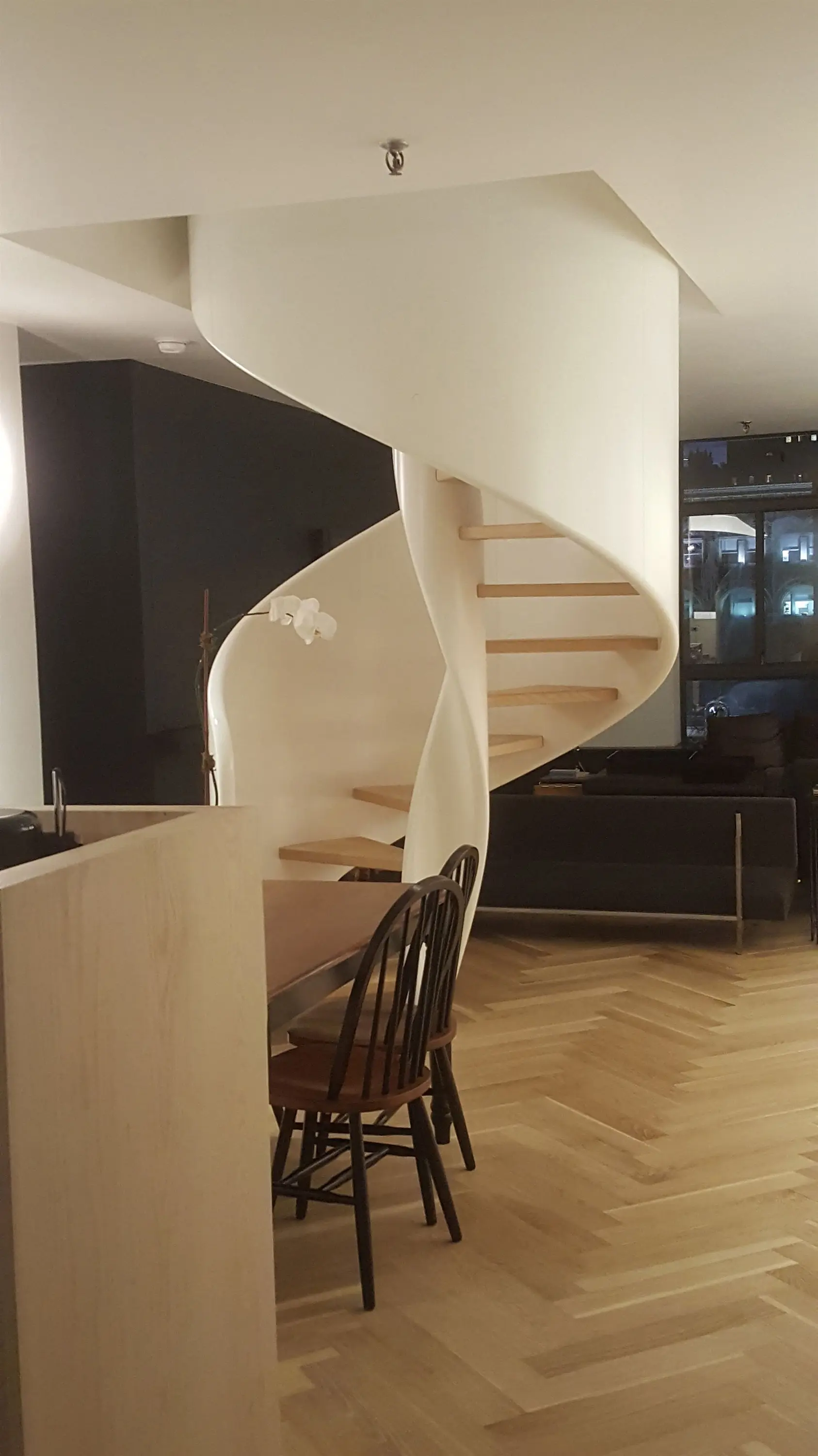 gallery-slide-0