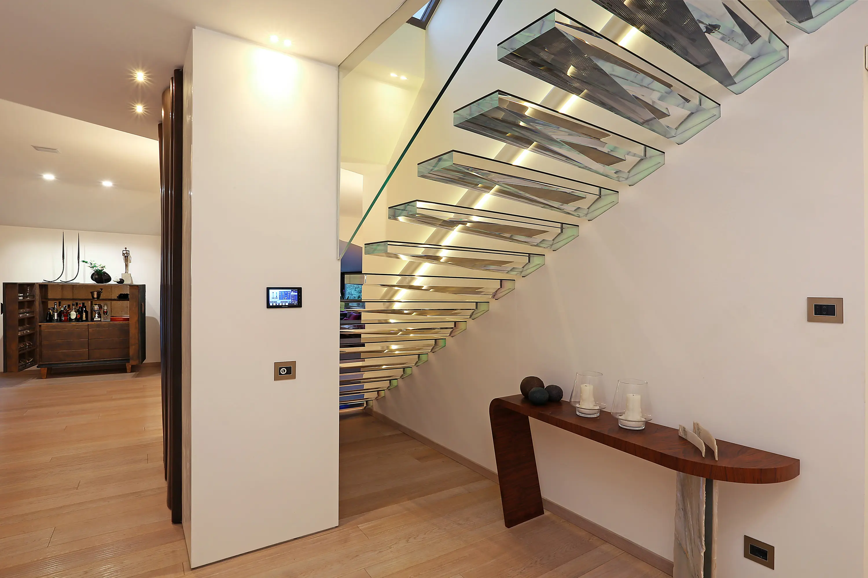 gallery-slide-0