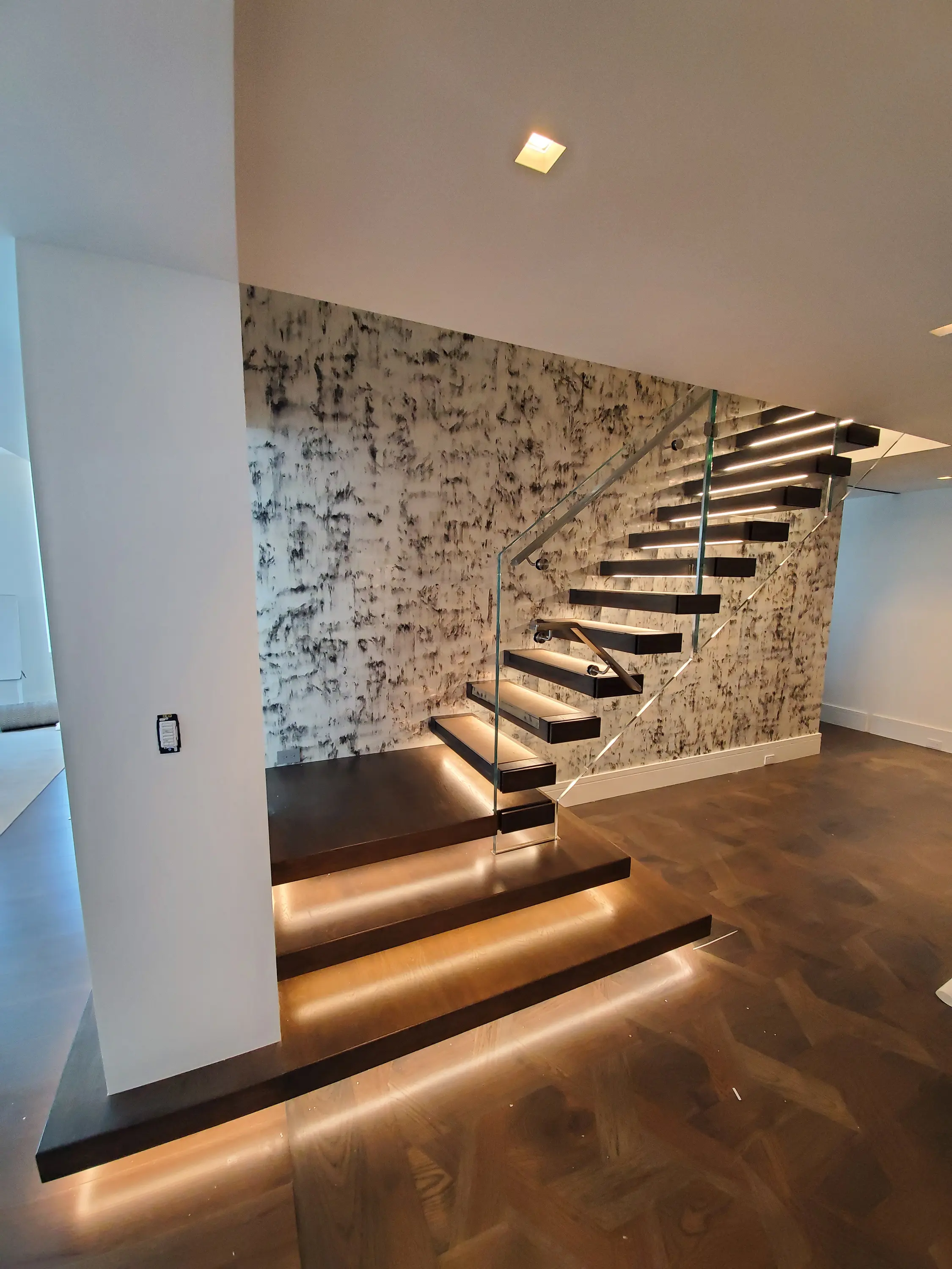 gallery-slide-0