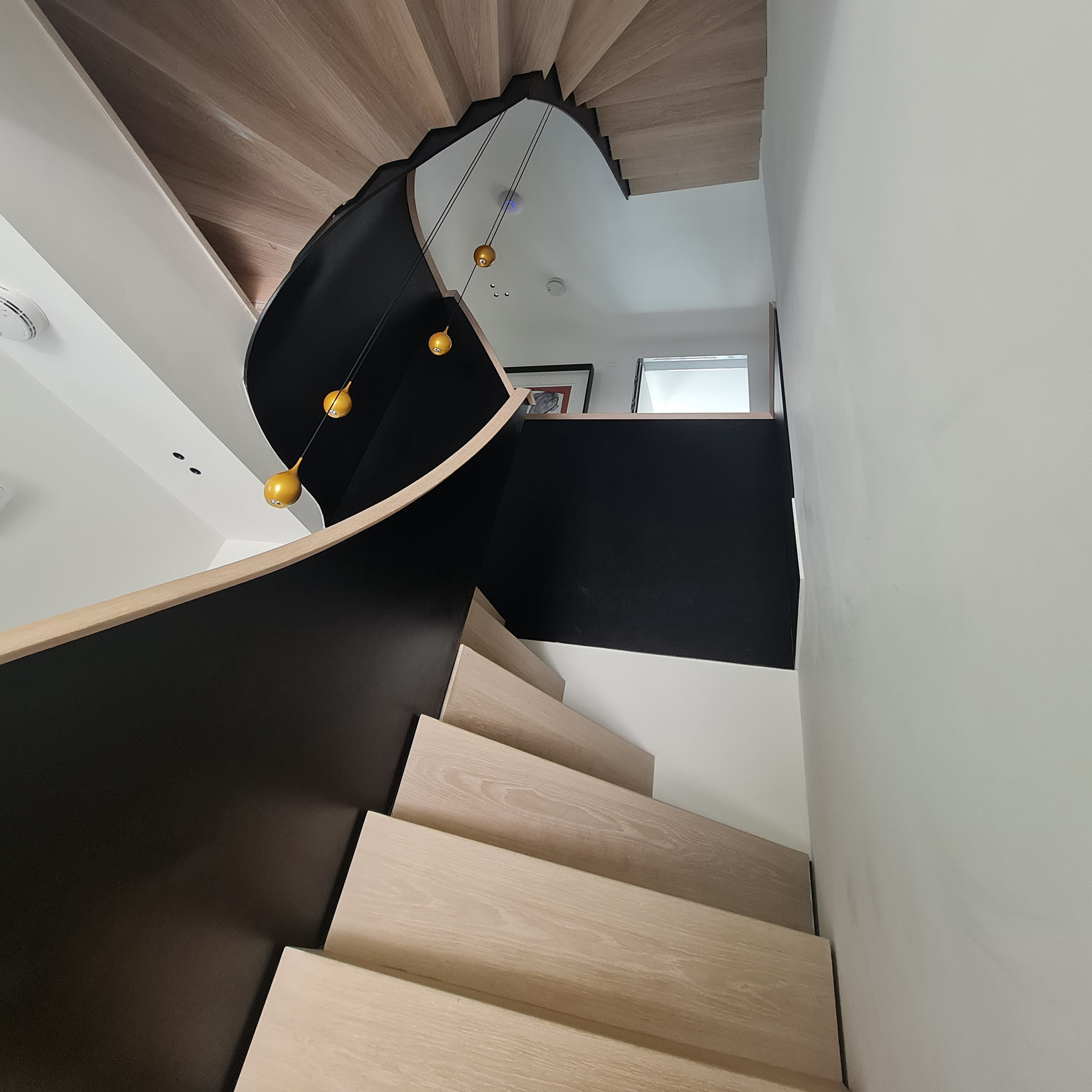 Display product Zig Zag stair with flat steel balustrade from manufacturer Siller Treppen