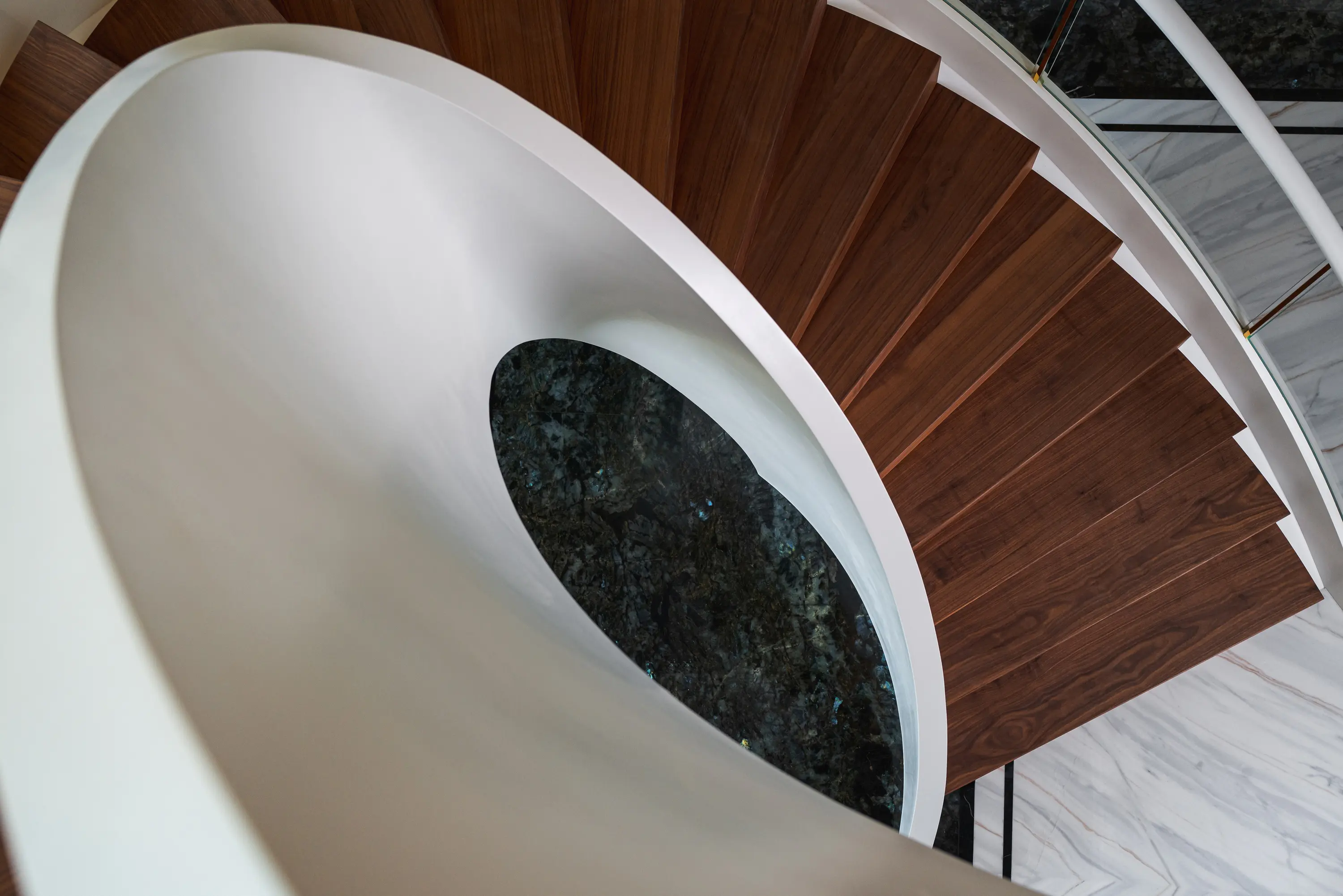 Siller Treppen - 22 Carat, white