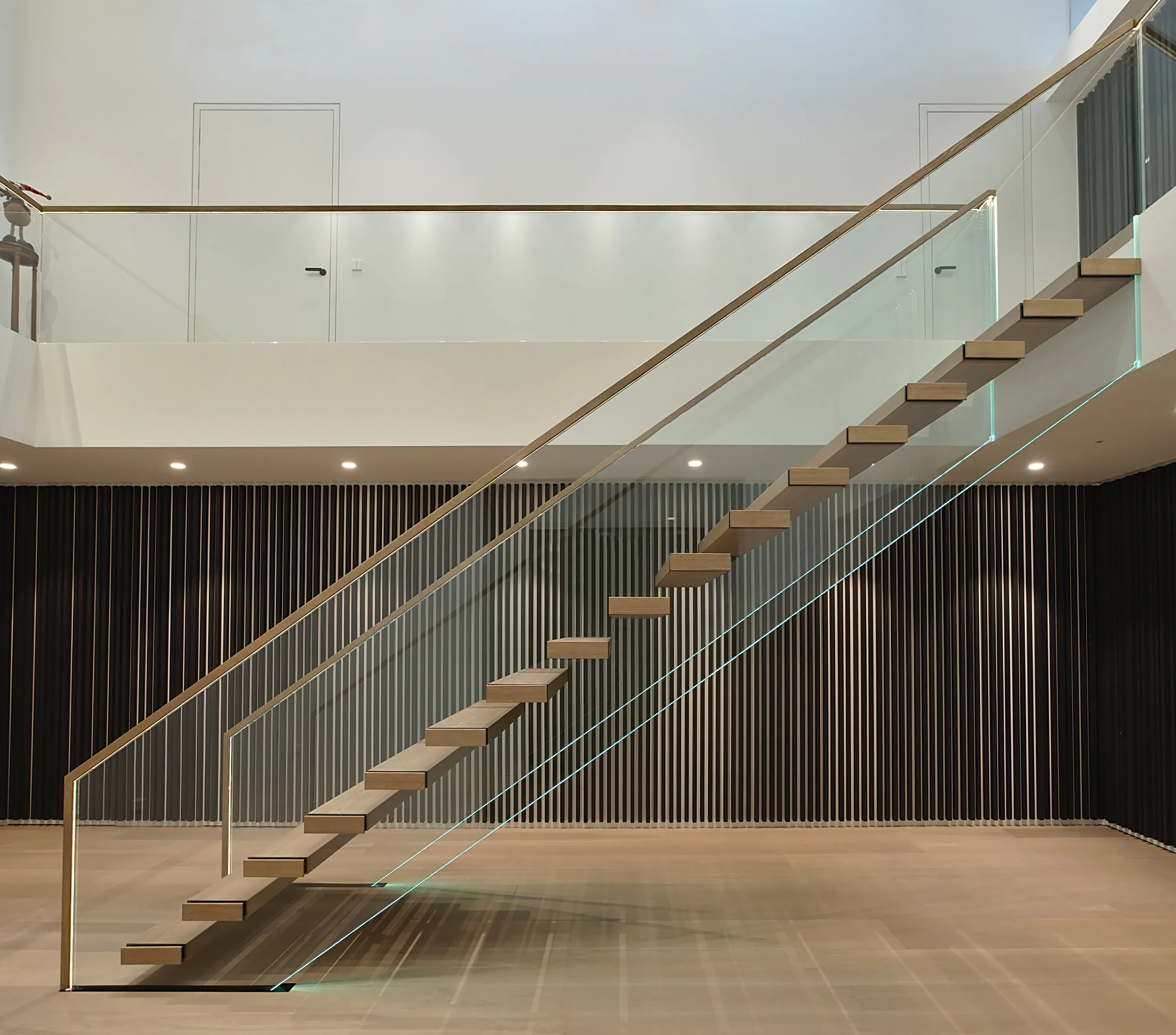 gallery-slide-0
