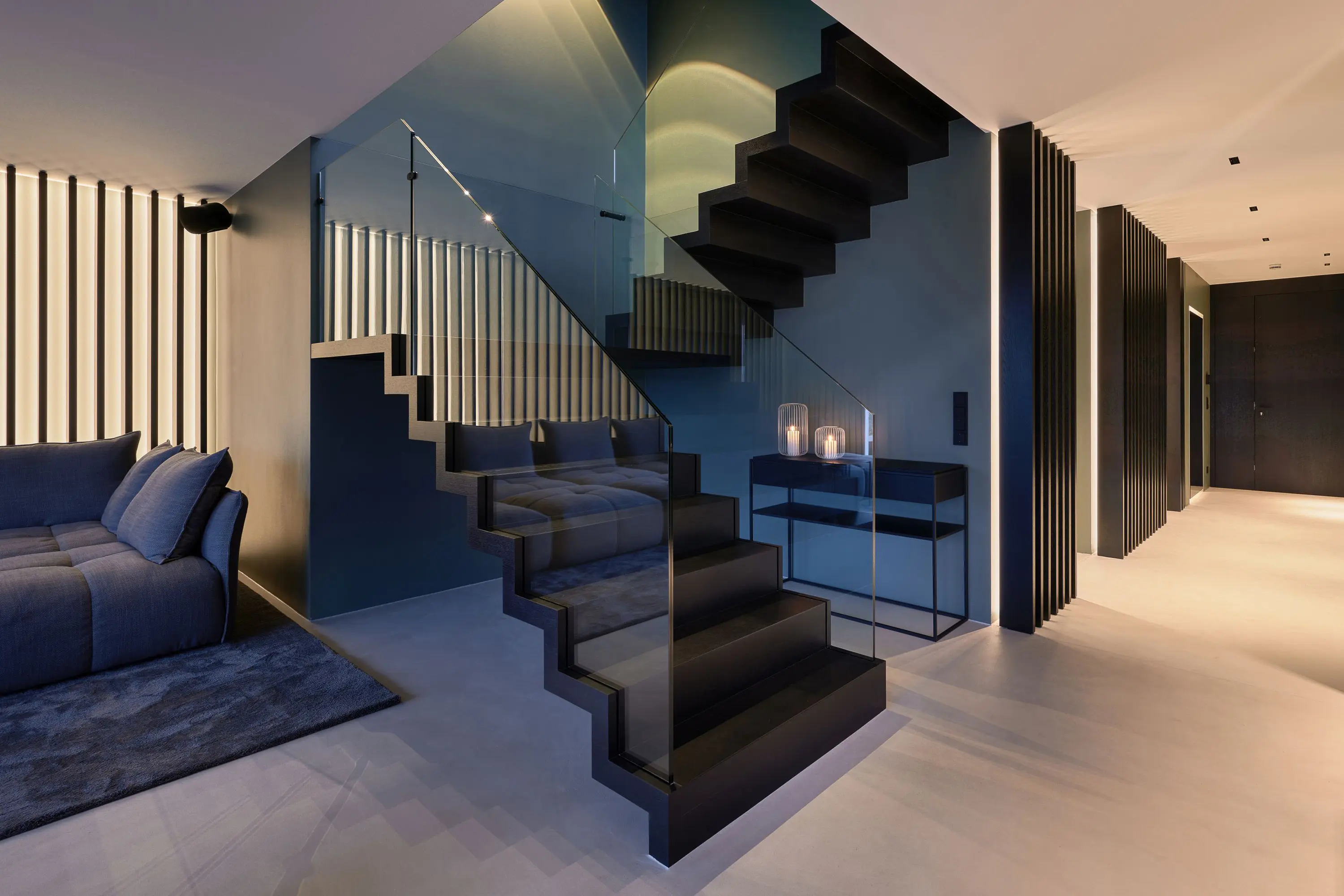 Siller Treppen - Elegant wooden zigzag staircase in the Nuremberg penthouse