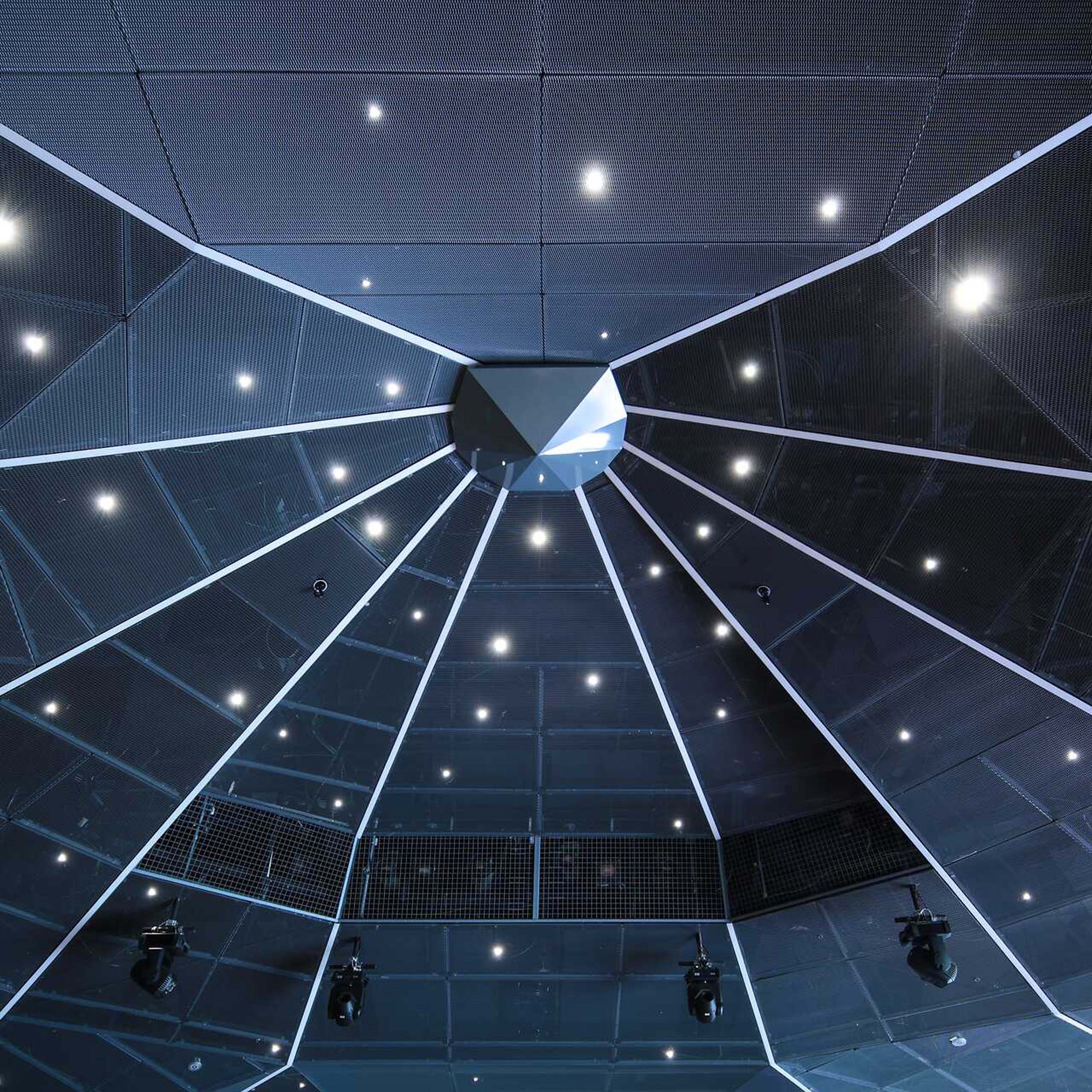 Display product Expanded Metal Ceilings | S-Omega Rhombos Lighting Channel System from manufacturer durlum