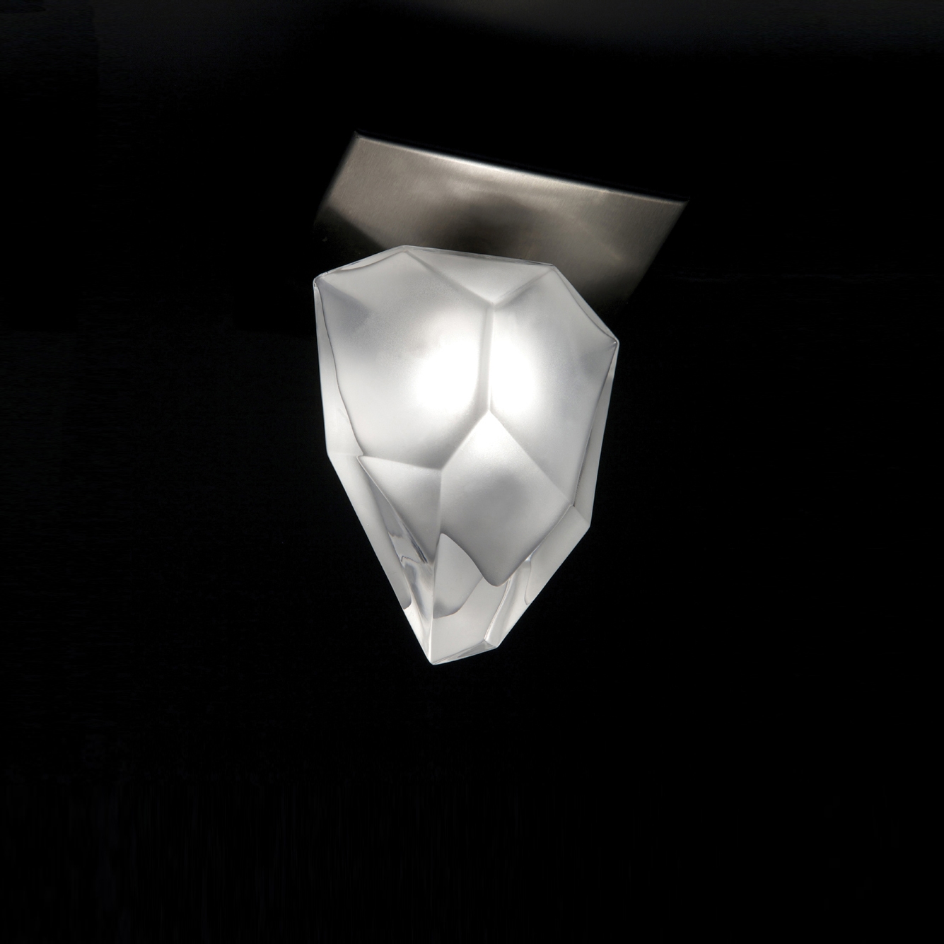 Mostra il prodotto Rock ceiling-/wall lamp 1 del produttore HARCO LOOR