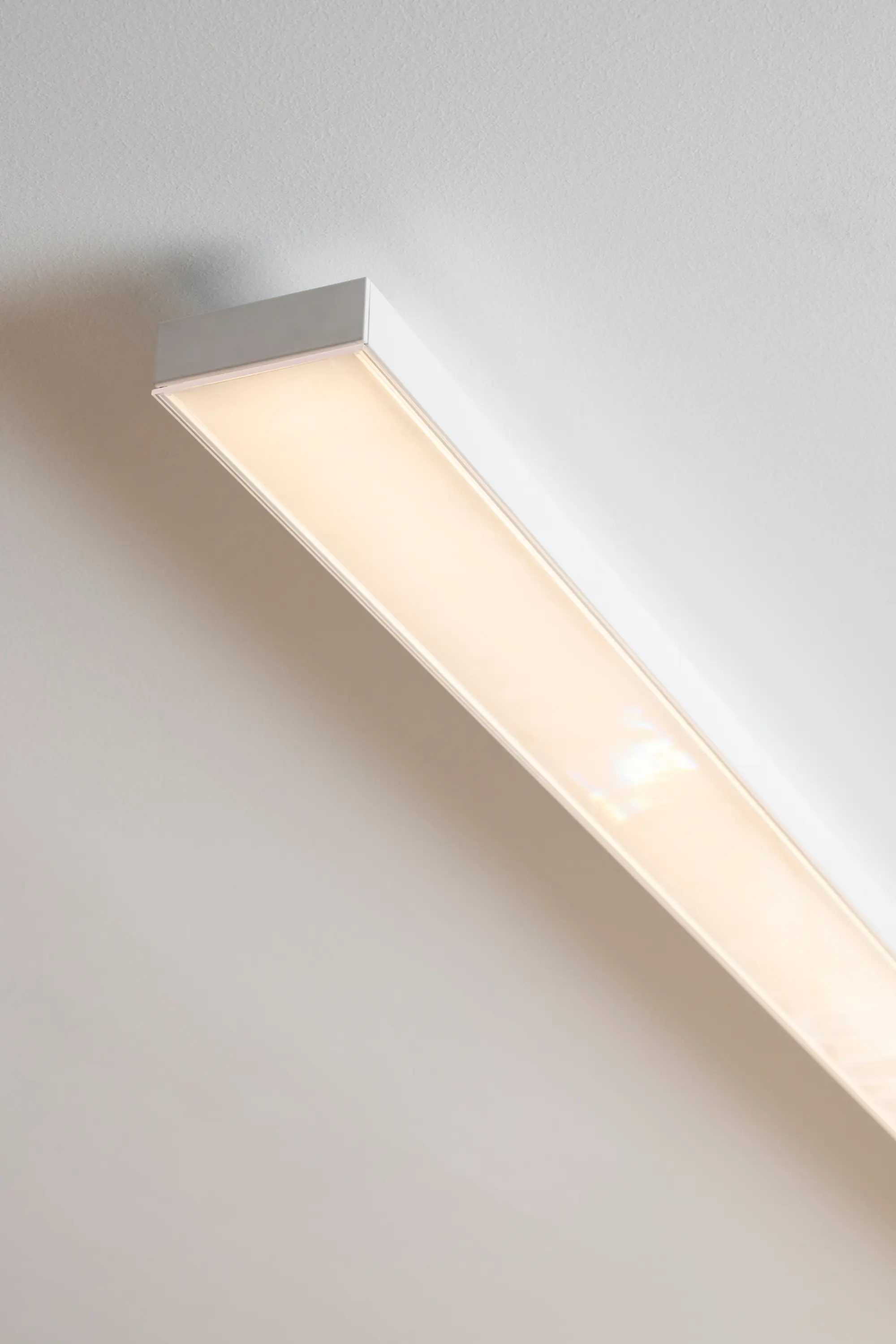 Artemide Architectural - Hoy Linear Stand Alone Ceiling