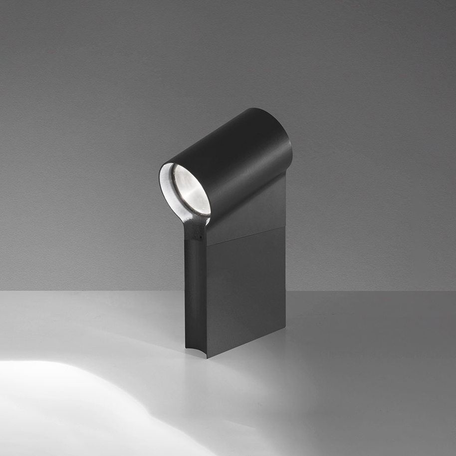 Afficher le produit Oblique Bollard 45 du fabricant Artemide Architectural