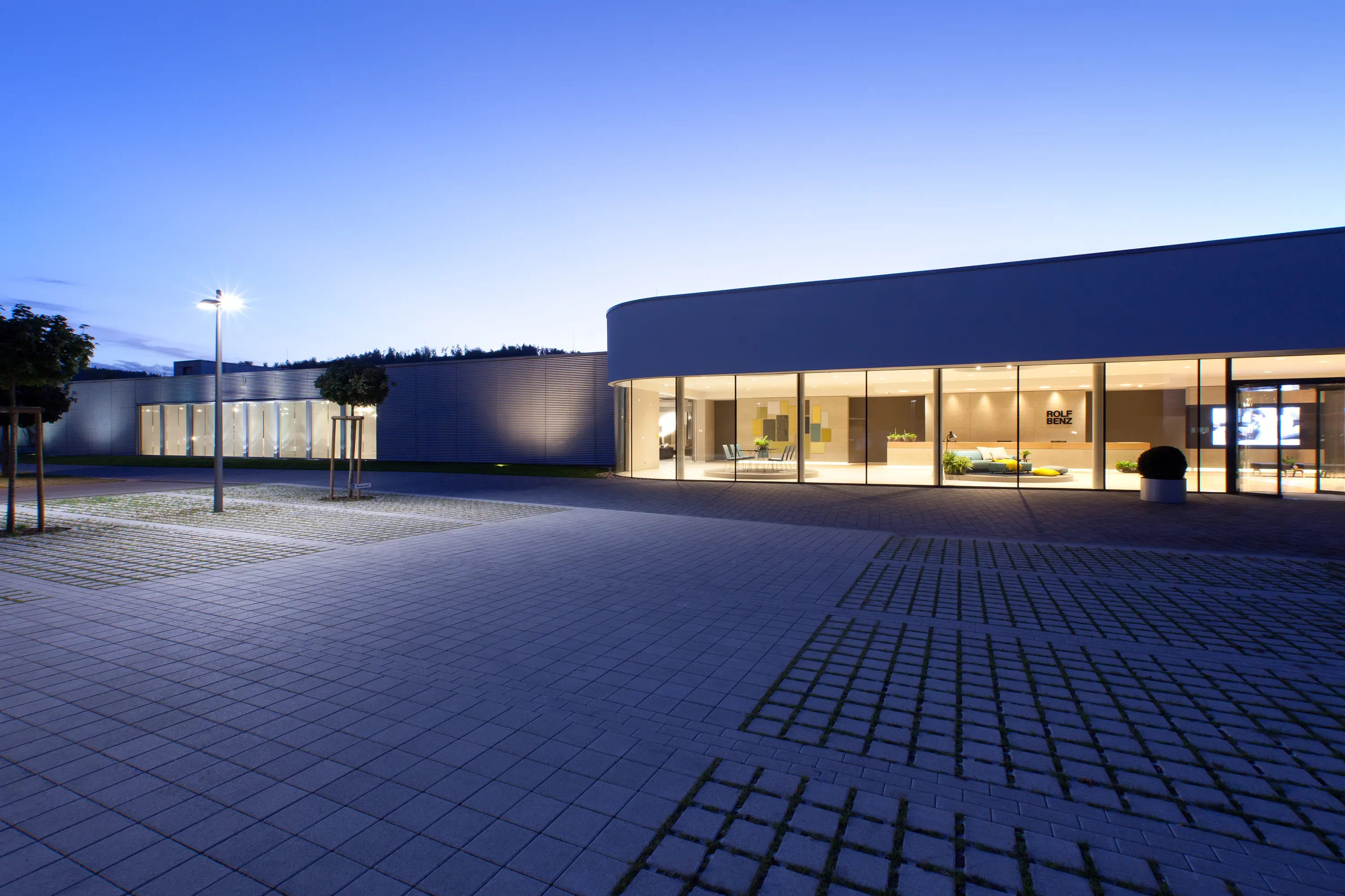 gallery-slide-0