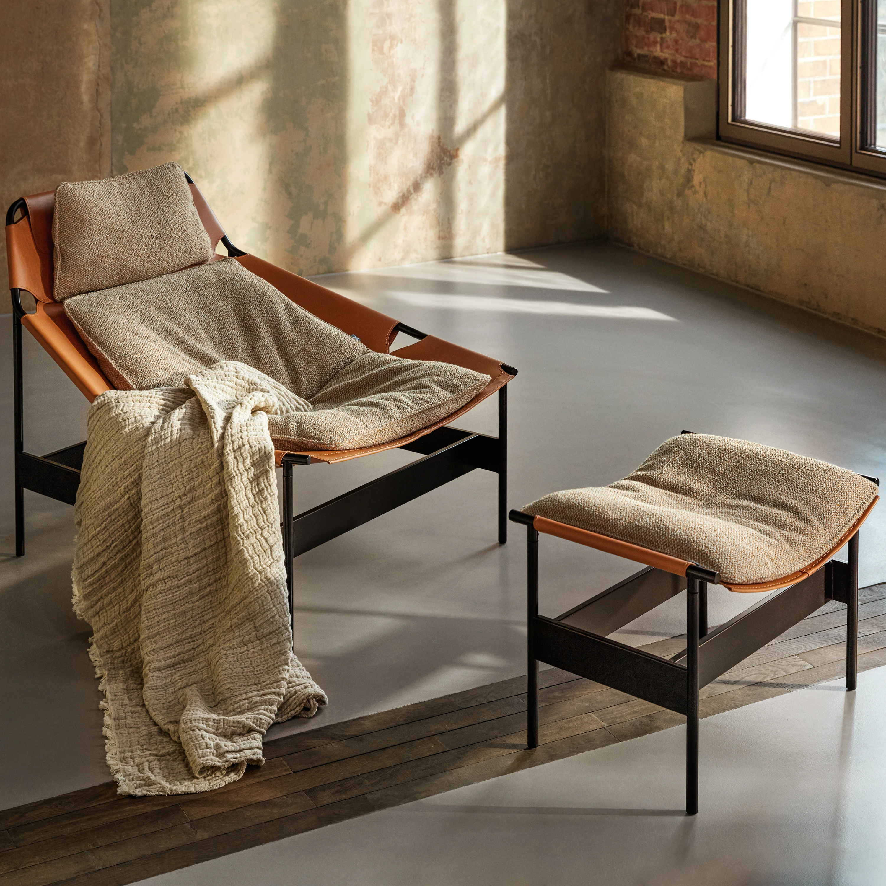 LOUNGE CHAIRS