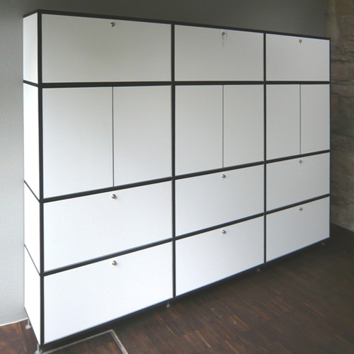 Display product Tius 20 bucaneve black edges from manufacturer Plan W