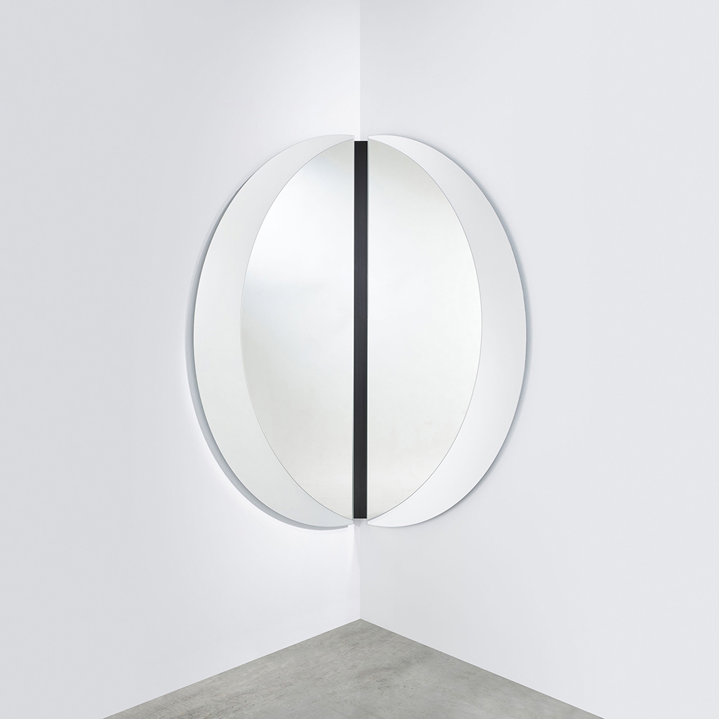 Display product Luna Black M Corner from manufacturer Deknudt Mirrors
