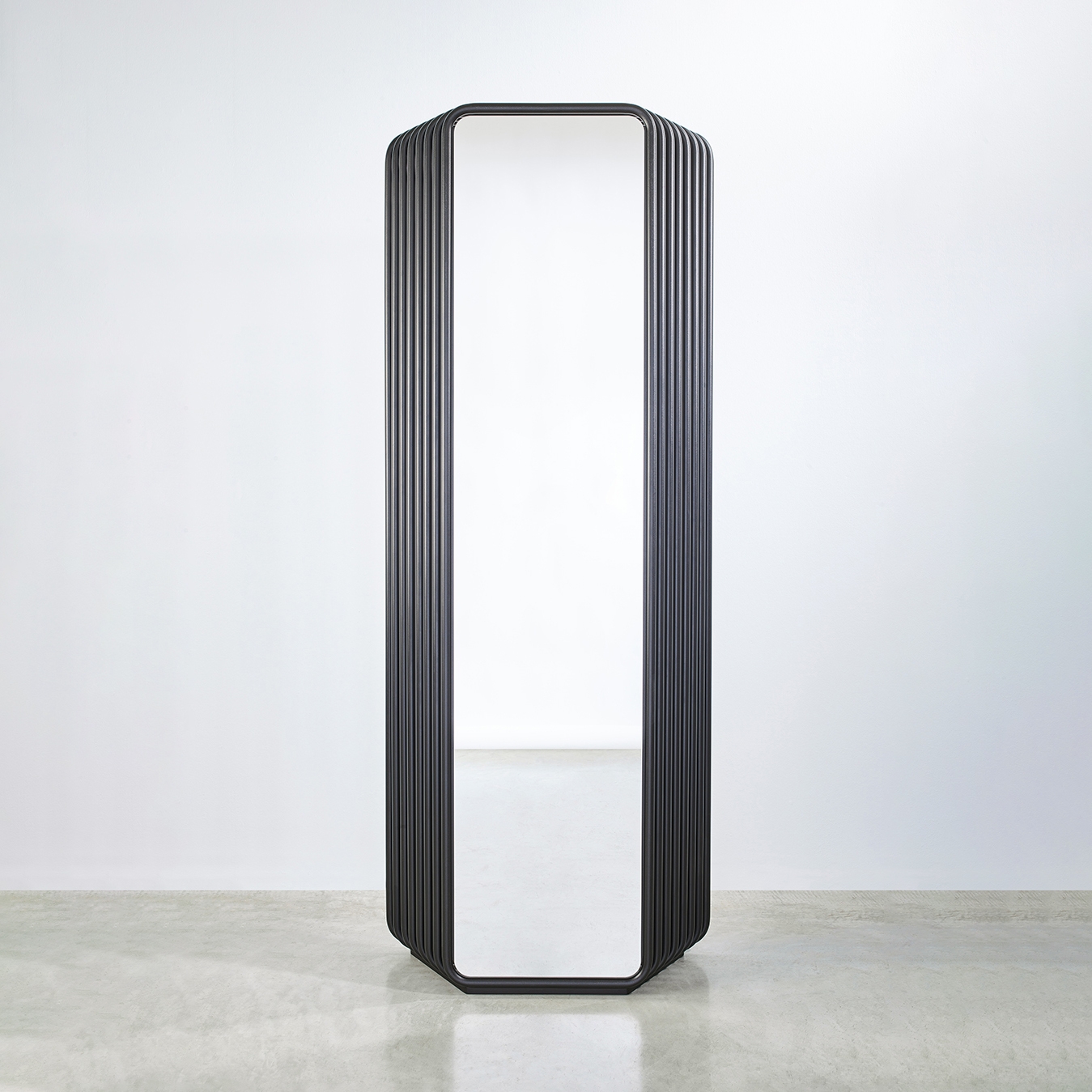 Display product Echo Black from manufacturer Deknudt Mirrors