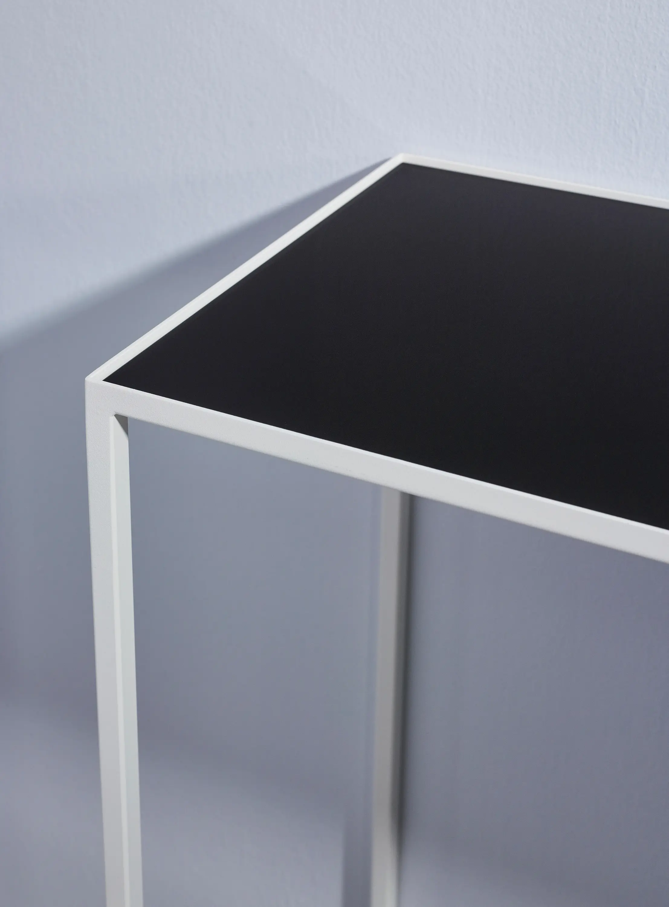 Deknudt Mirrors - Mesa White