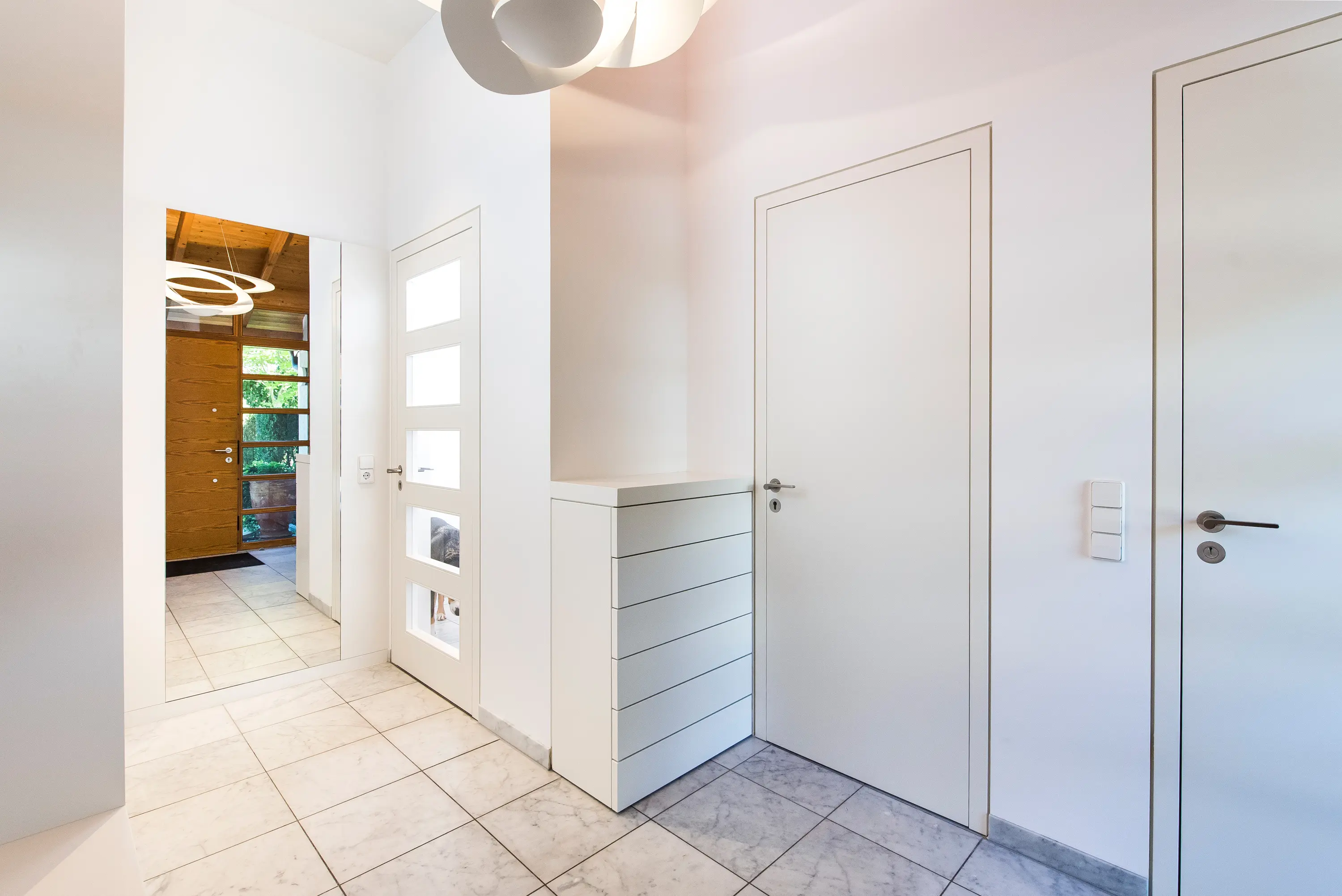ComTür - Moderne Innentüren wandbündige Türen INTRA UZ Verkehrsweiß