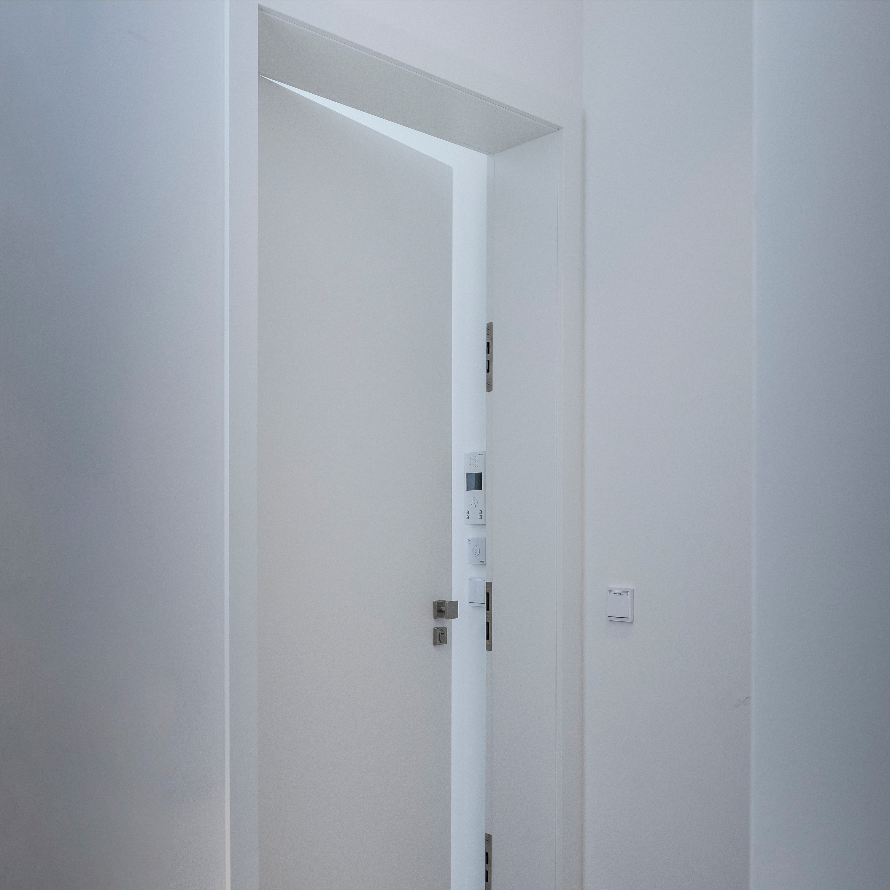 Produkt Moderne Wohnungseingangstüren flächenbündige Türen PLANO des Herstellers ComTür anzeigen