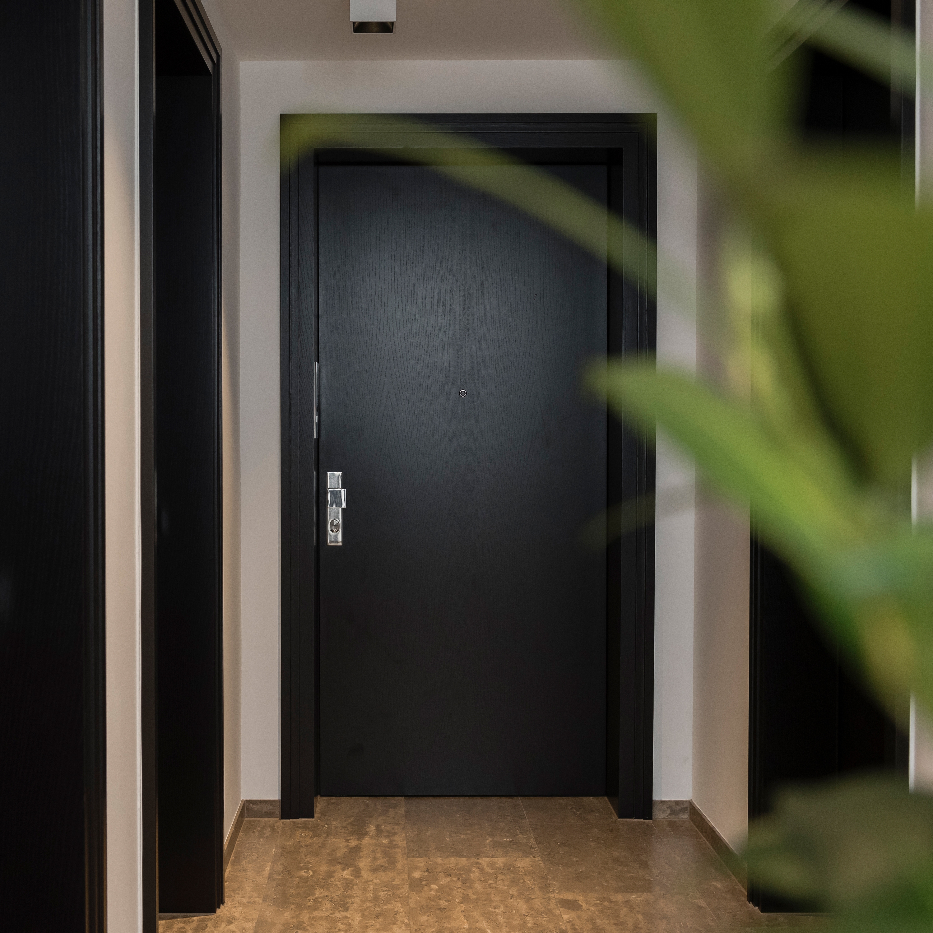 Produkt Moderne Wohnungseingangstüren Designtüren in Schwarz INTRA des Herstellers ComTür anzeigen