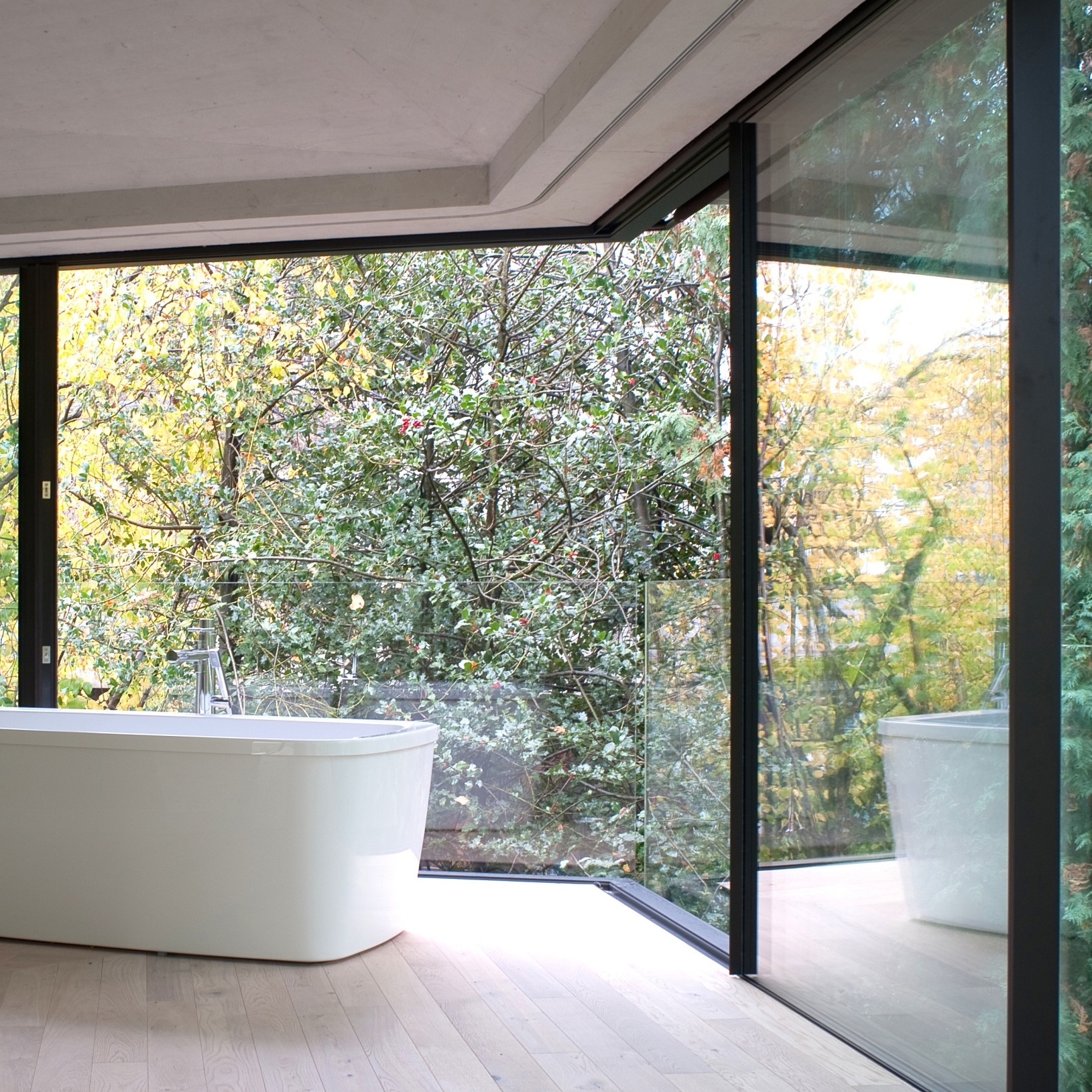 Display product Classic sliding window from manufacturer Sky-Frame