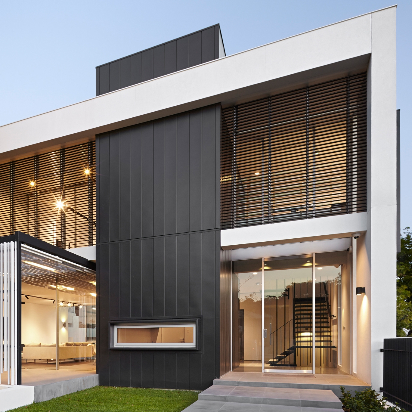 Display product Classic sliding window from manufacturer Sky-Frame