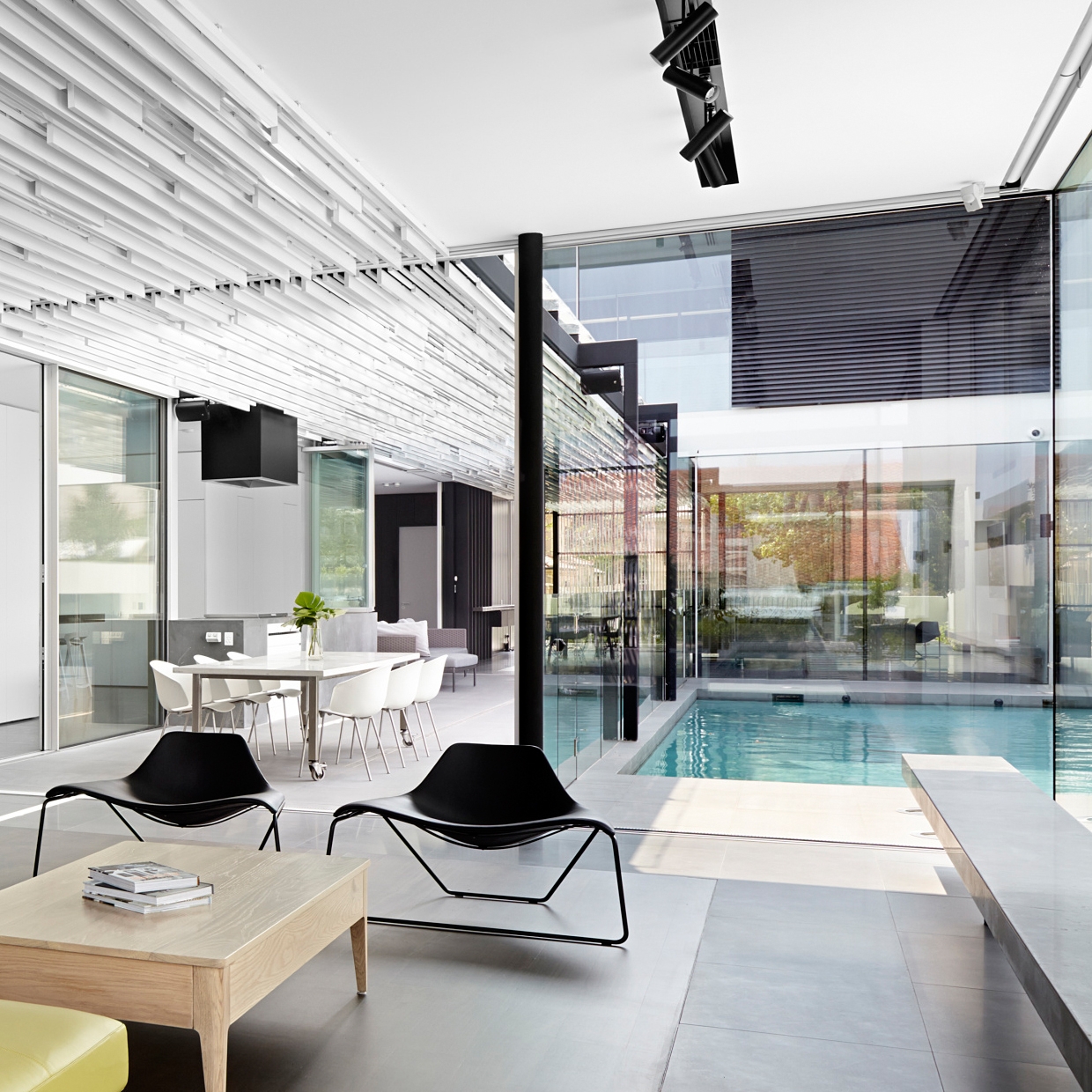 Display product Classic sliding window from manufacturer Sky-Frame
